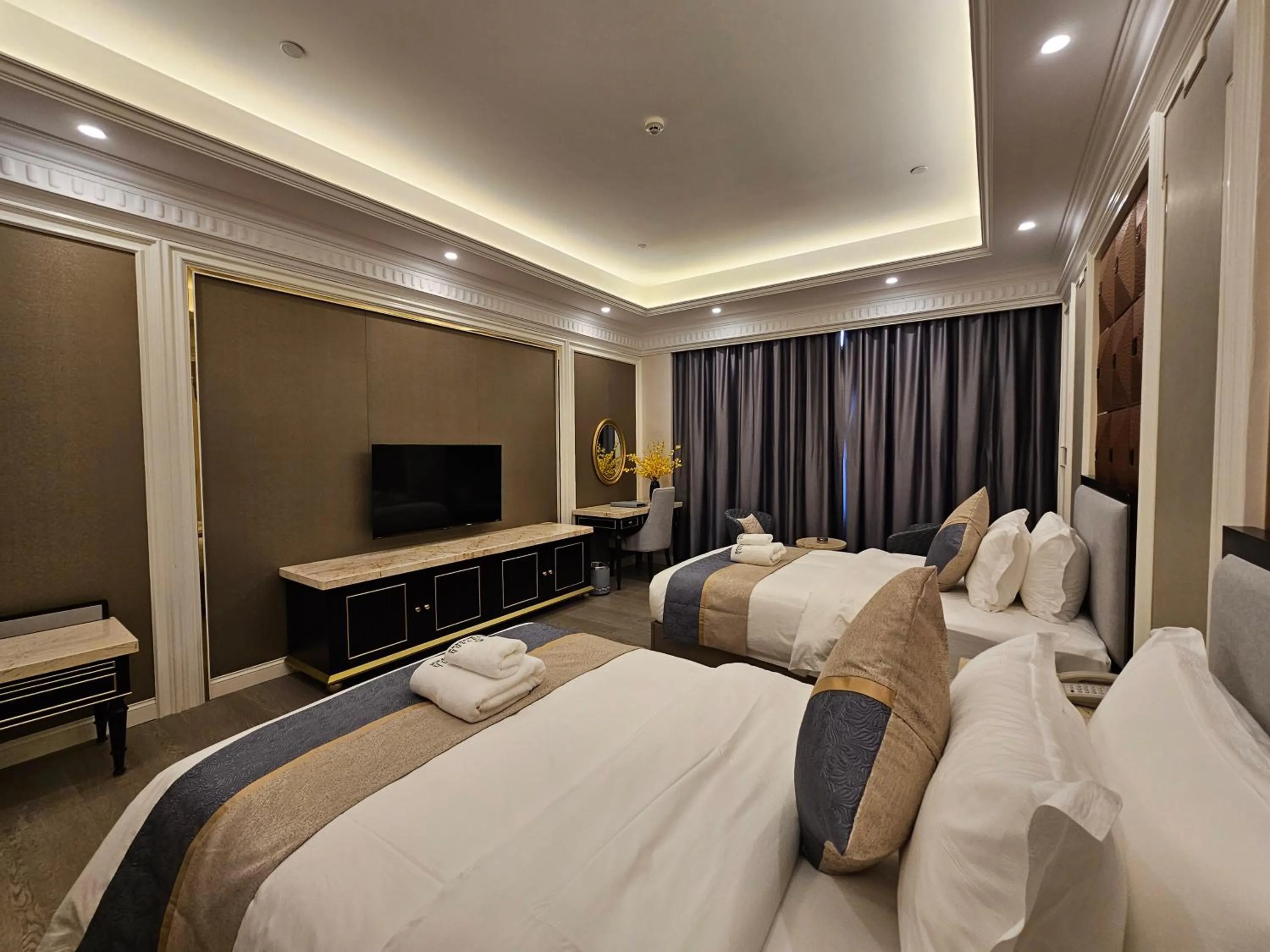 Photo of the whole room, Bed in Dansavanh Namngum Resort