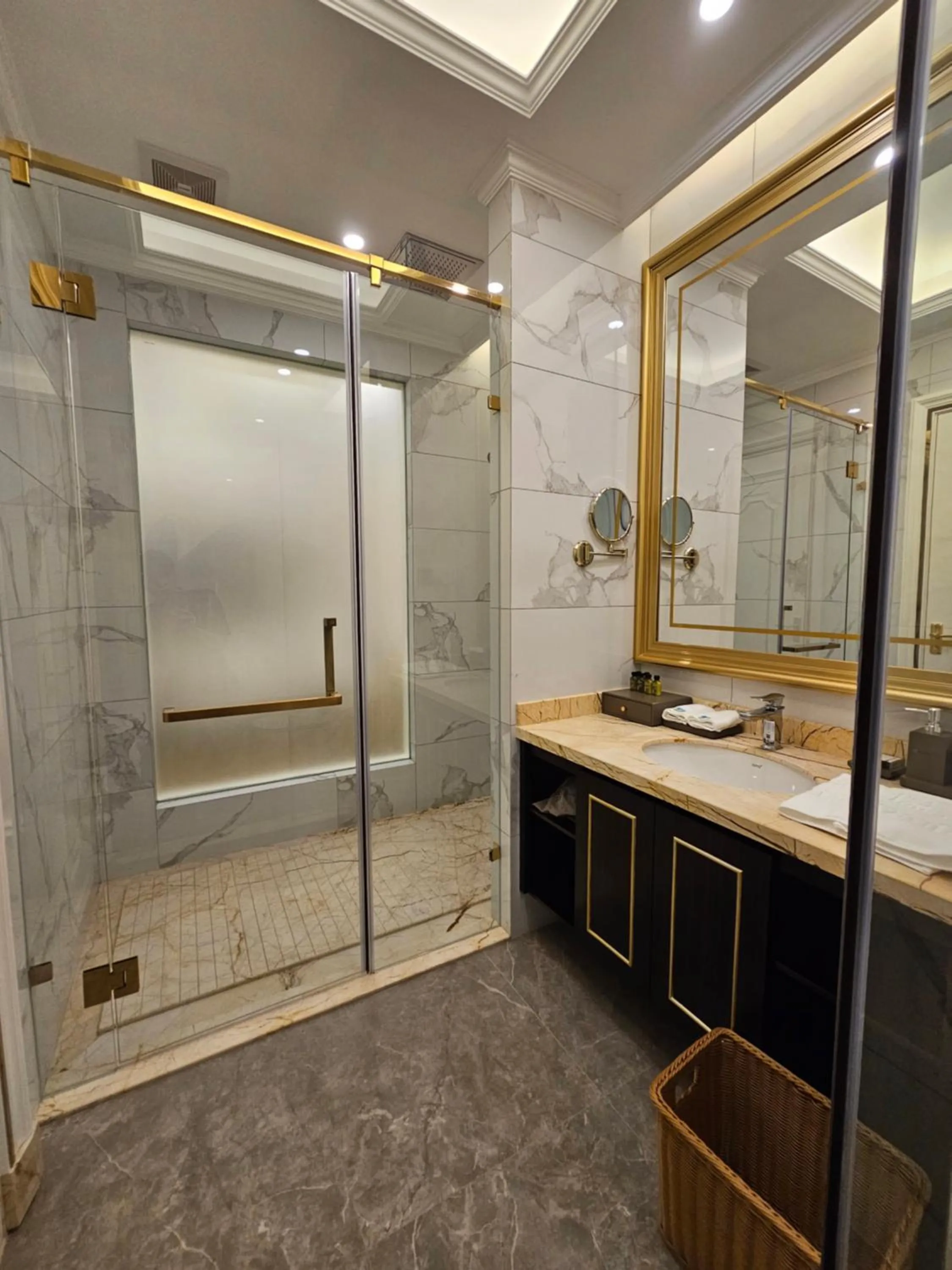 Shower in Dansavanh Namngum Resort