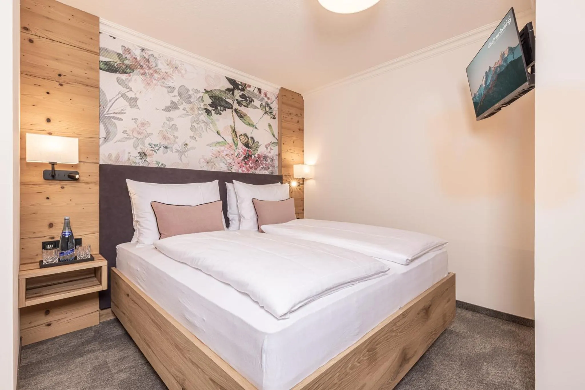 Photo of the whole room, Bed in Galtenberg Bed & Breakfast