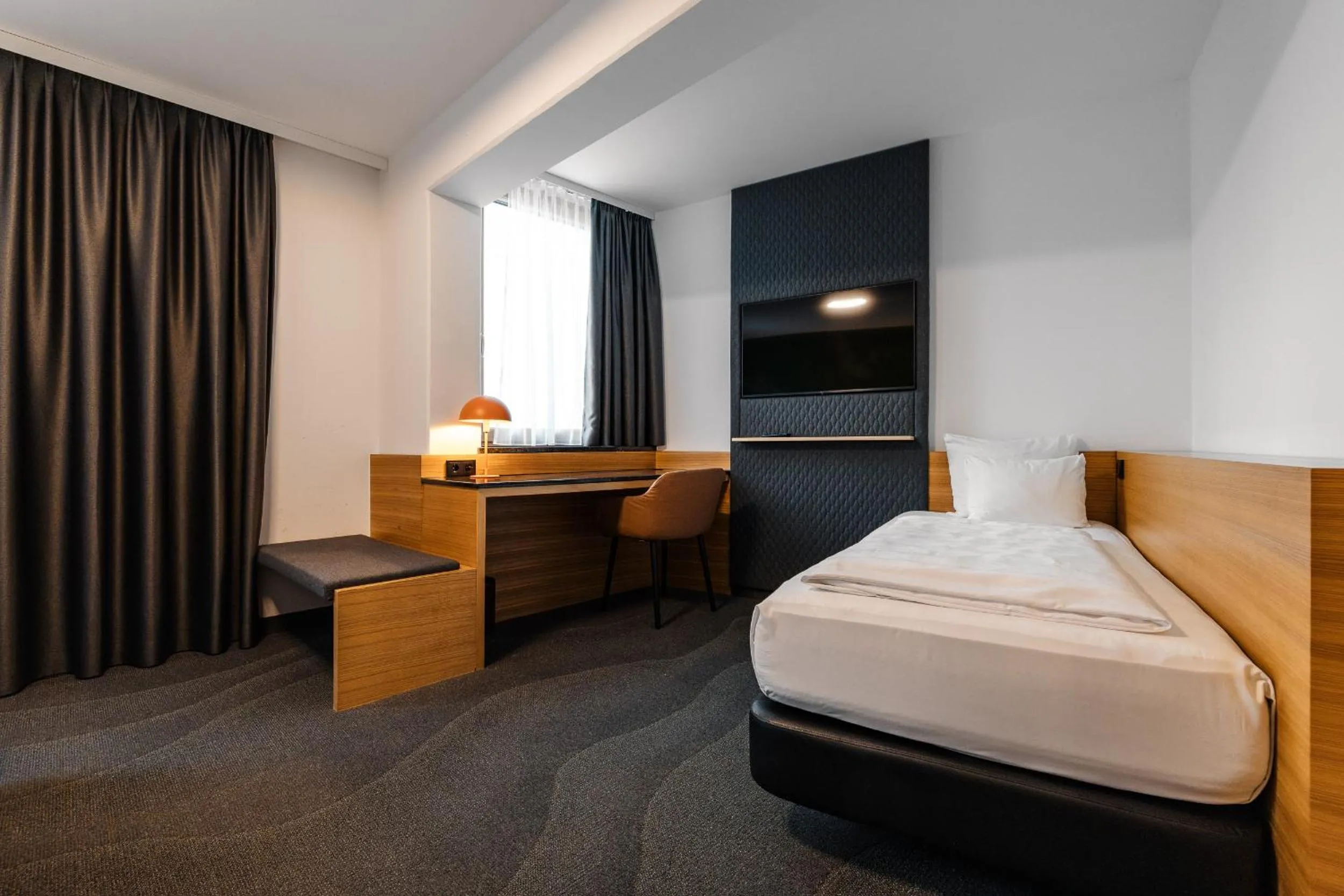 Bed in Alphotel Innsbruck