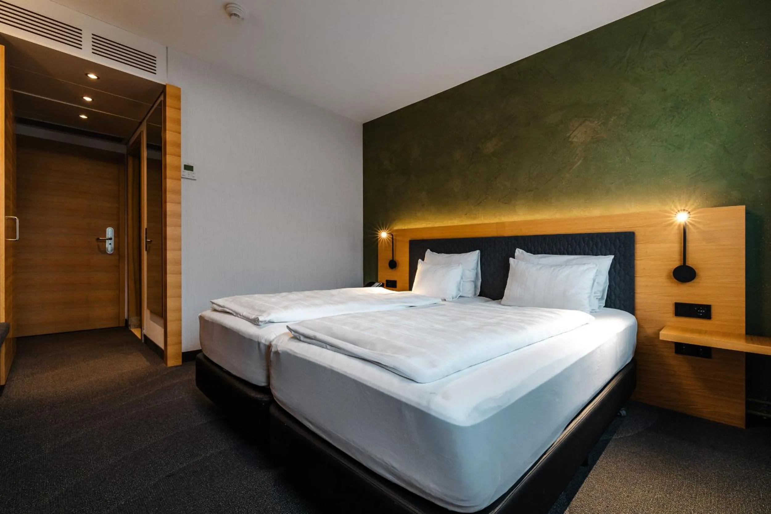 Bed in Alphotel Innsbruck