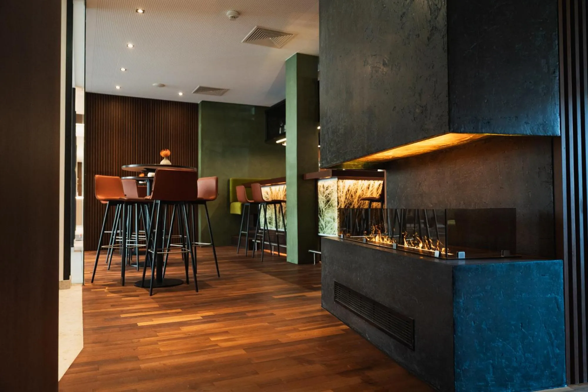 Lounge or bar in Alphotel Innsbruck
