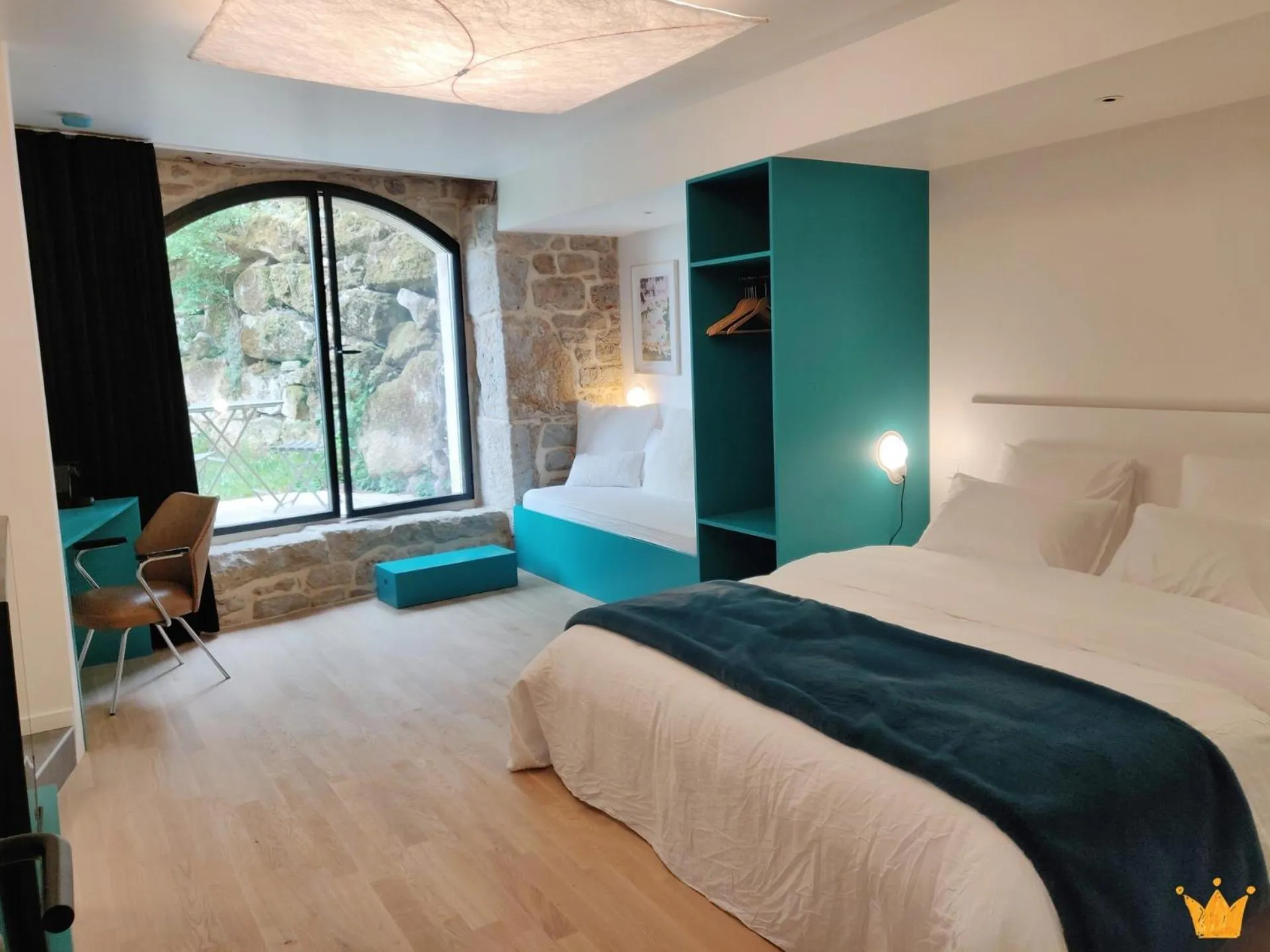 Photo of the whole room in Estafête