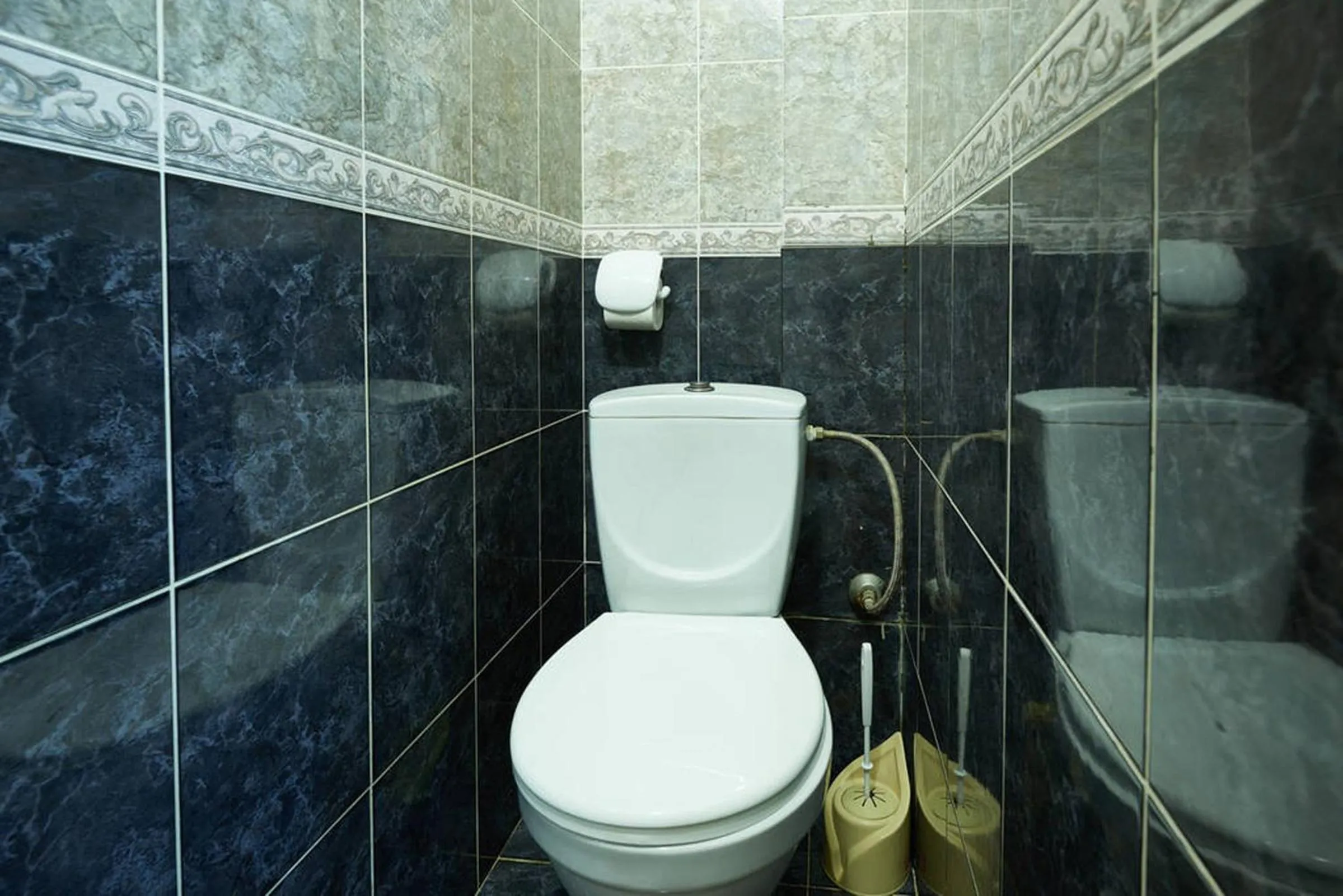 Toilet in Home Hotel Apartments on Mykhailivska Square - Kiev