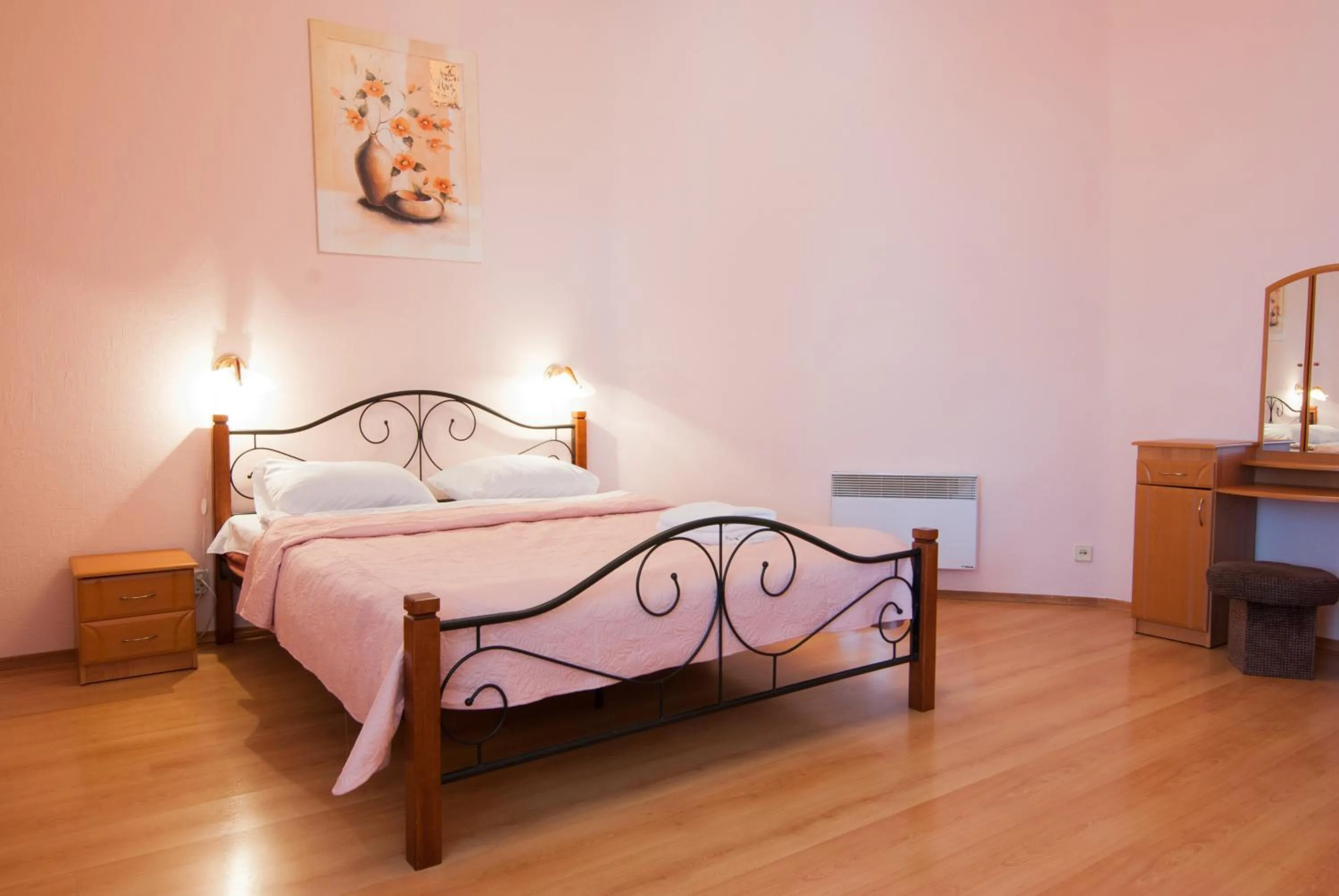 Bedroom, Bed in Home Hotel Apartments on Mykhailivska Square - Kiev