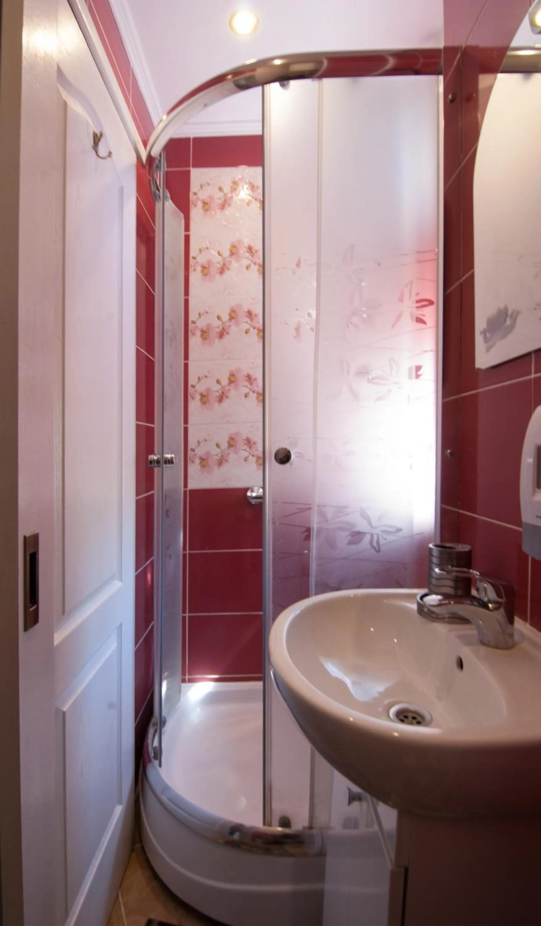 Shower in Home Hotel Apartments on Mykhailivska Square - Kiev