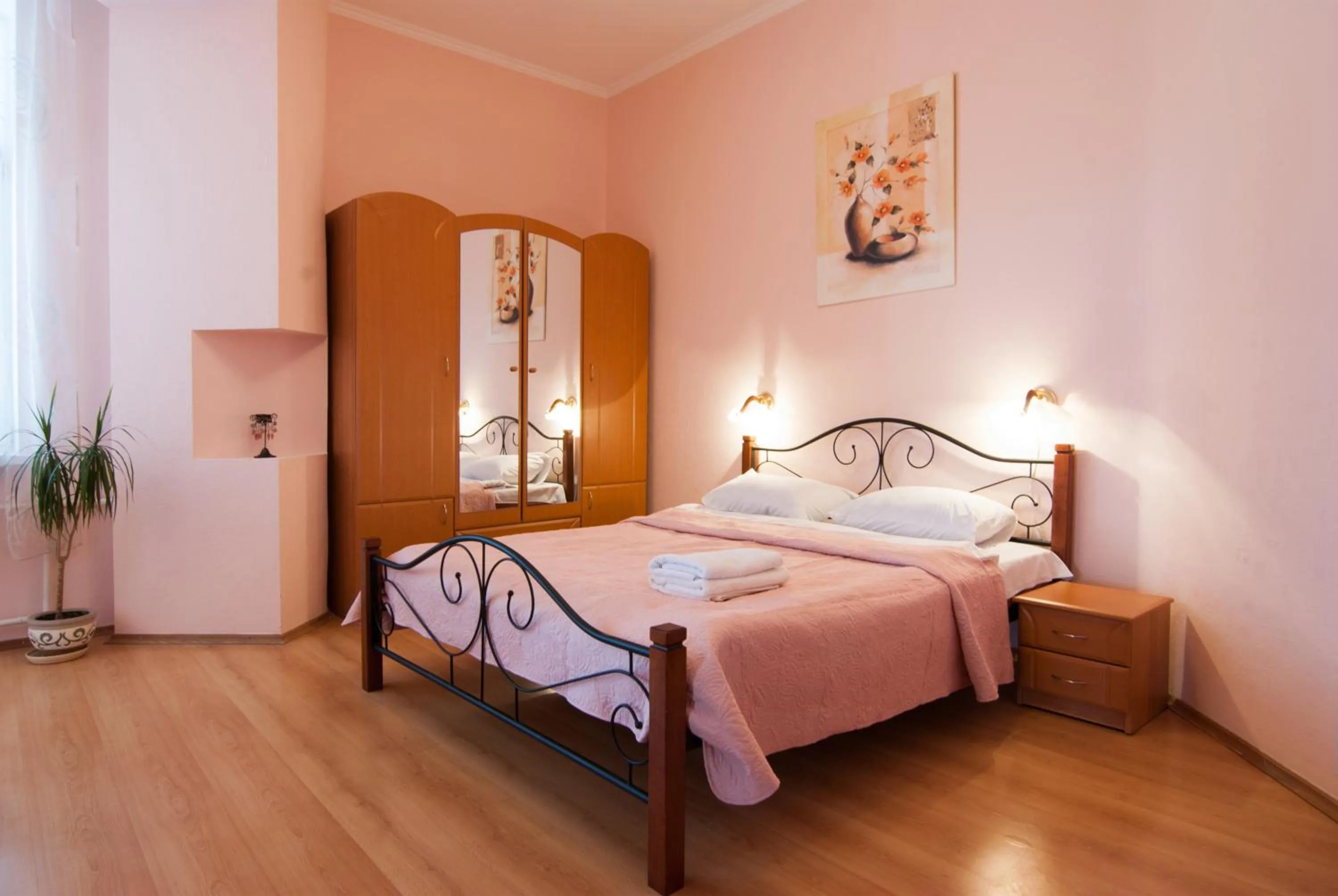 Bedroom, Bed in Home Hotel Apartments on Mykhailivska Square - Kiev