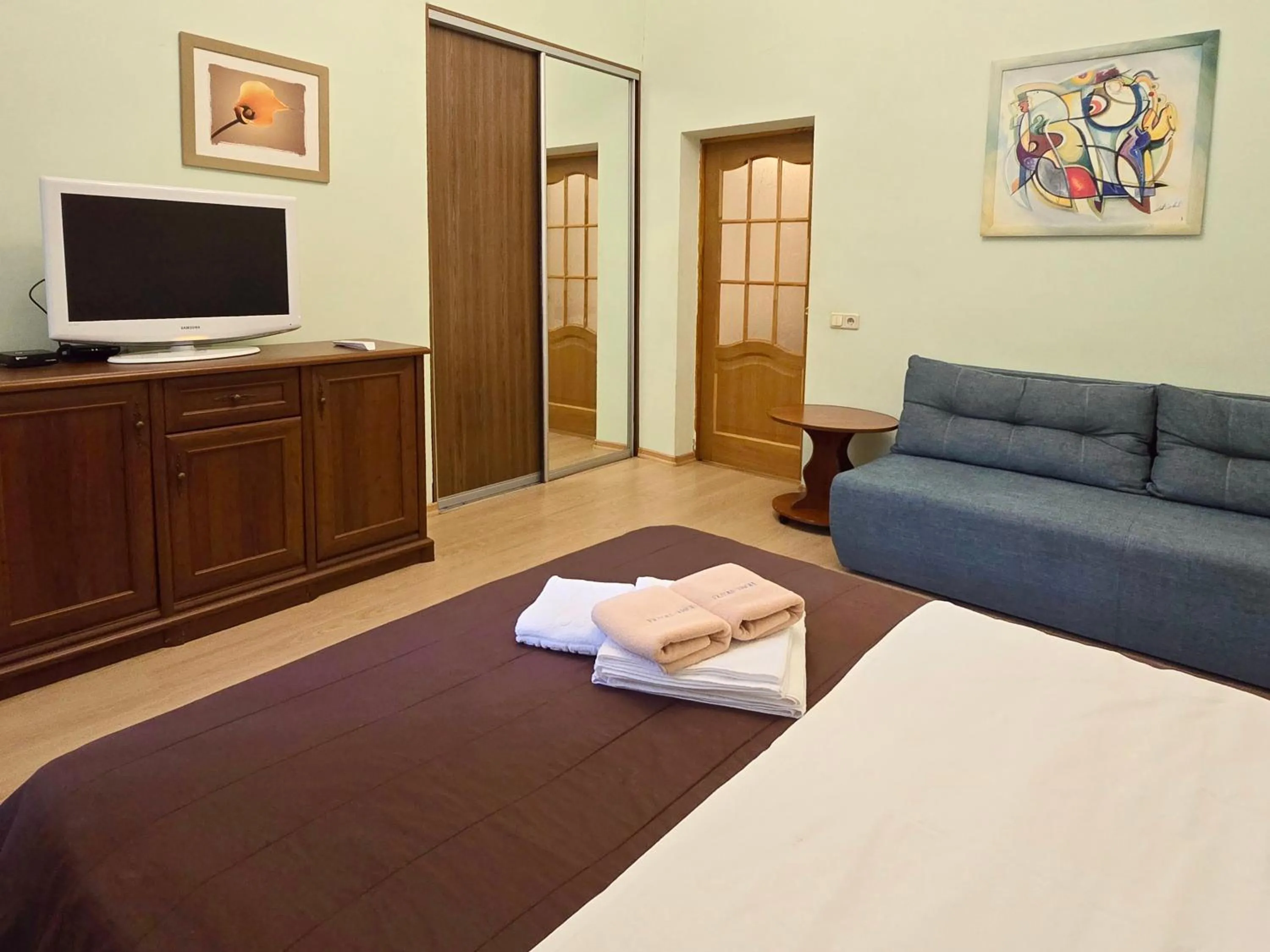 Photo of the whole room, Bed in Home Hotel Apartments on Mykhailivska Square - Kiev