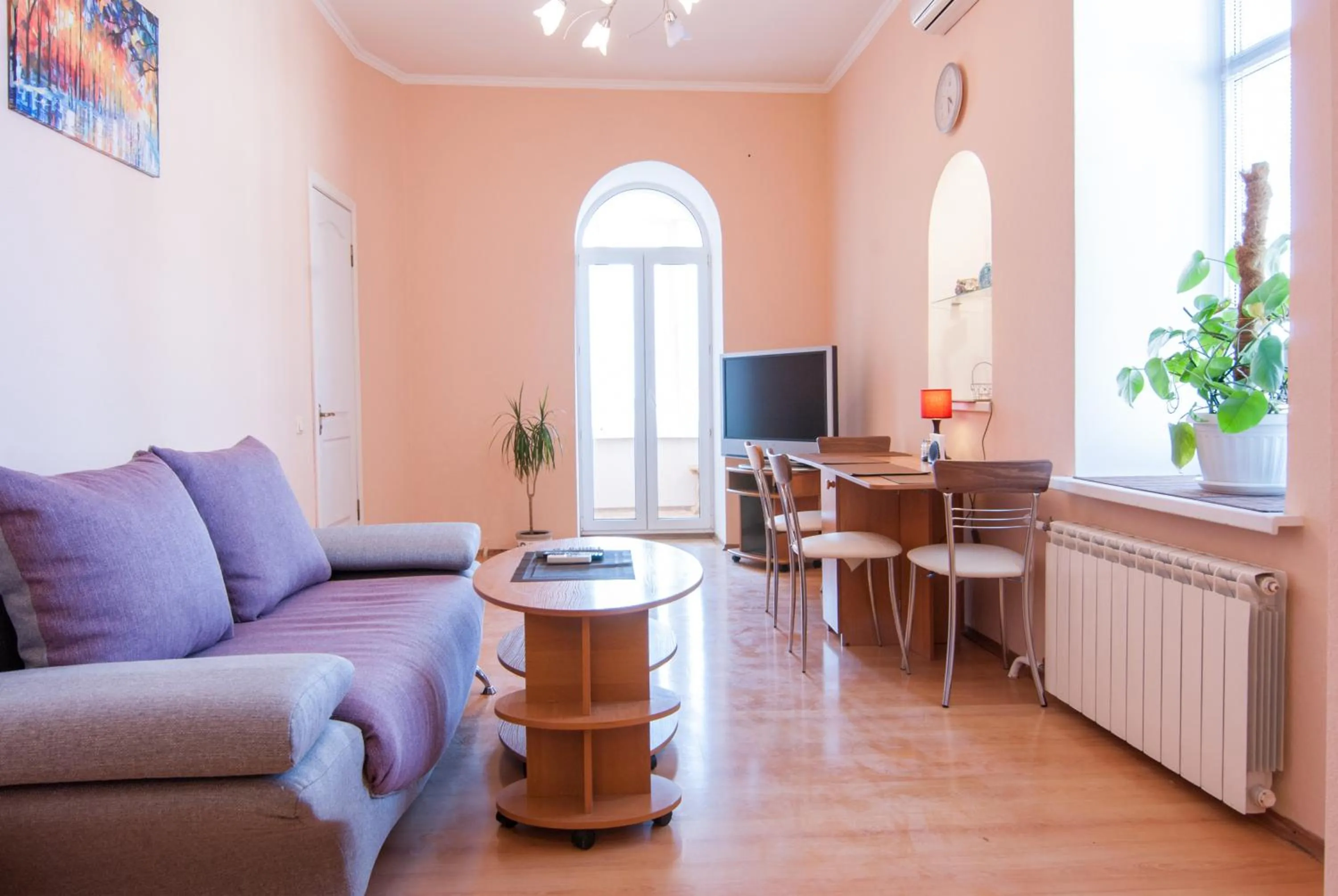 TV and multimedia in Home Hotel Apartments on Mykhailivska Square - Kiev