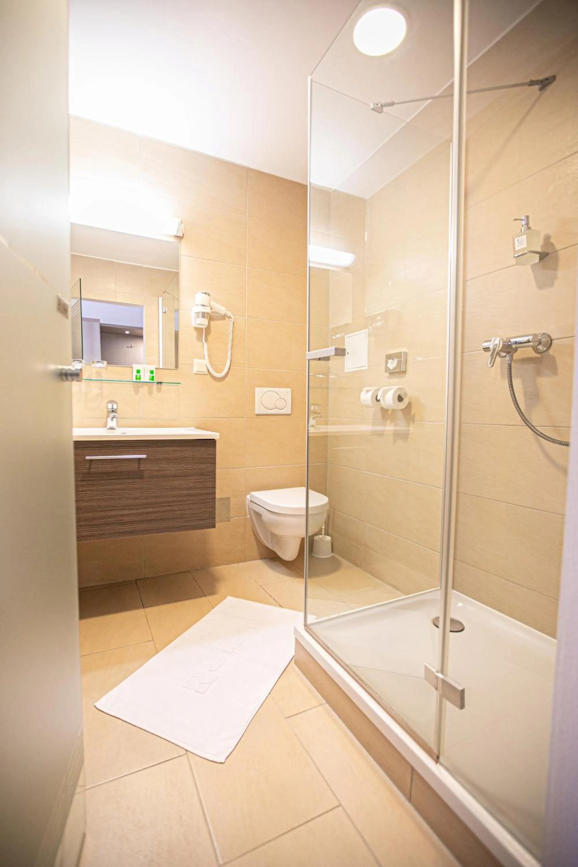 Bathroom in Das Reinisch Hotel - near Vienna Airport