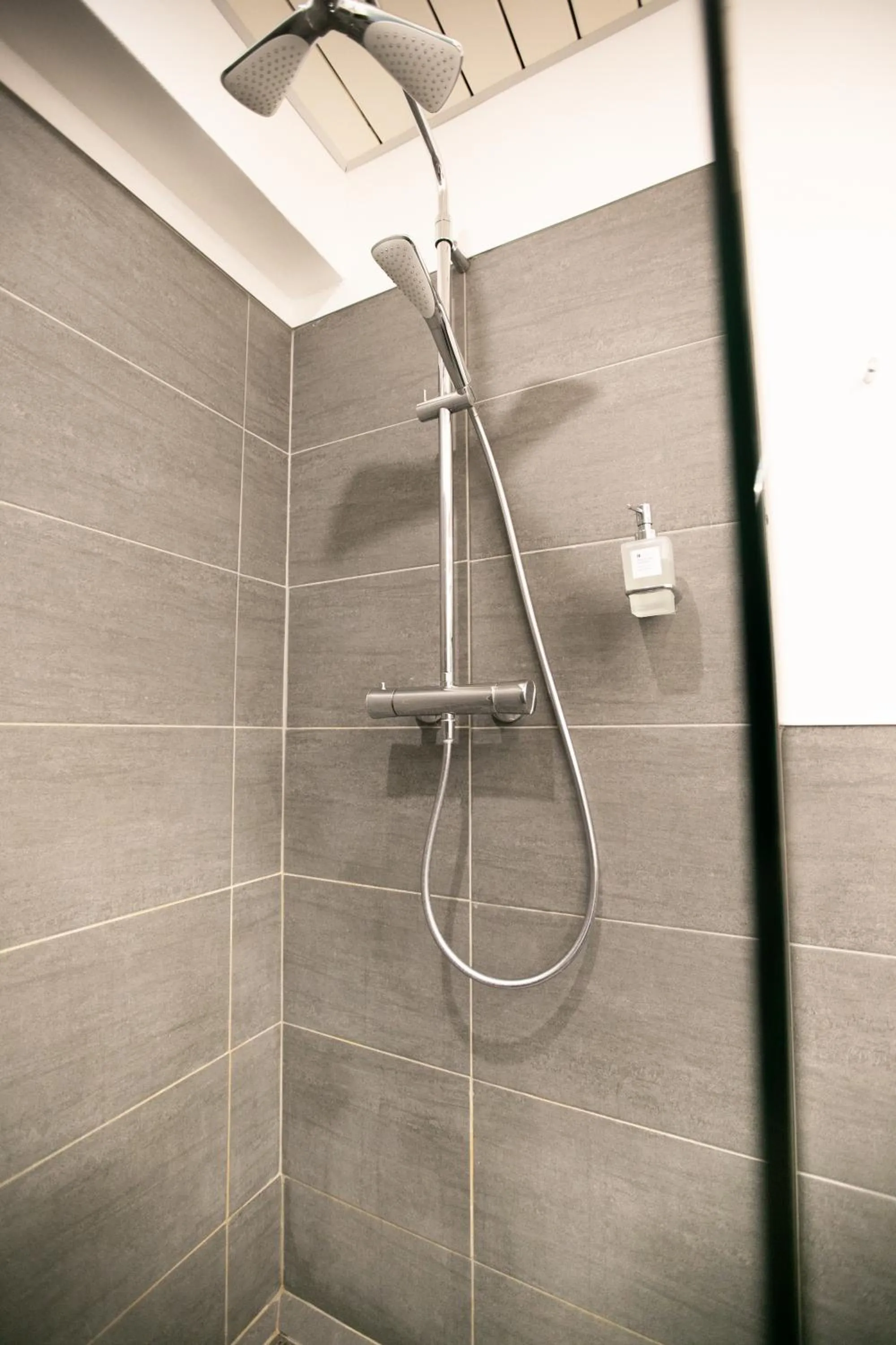 Shower in Das Reinisch Just Rooms