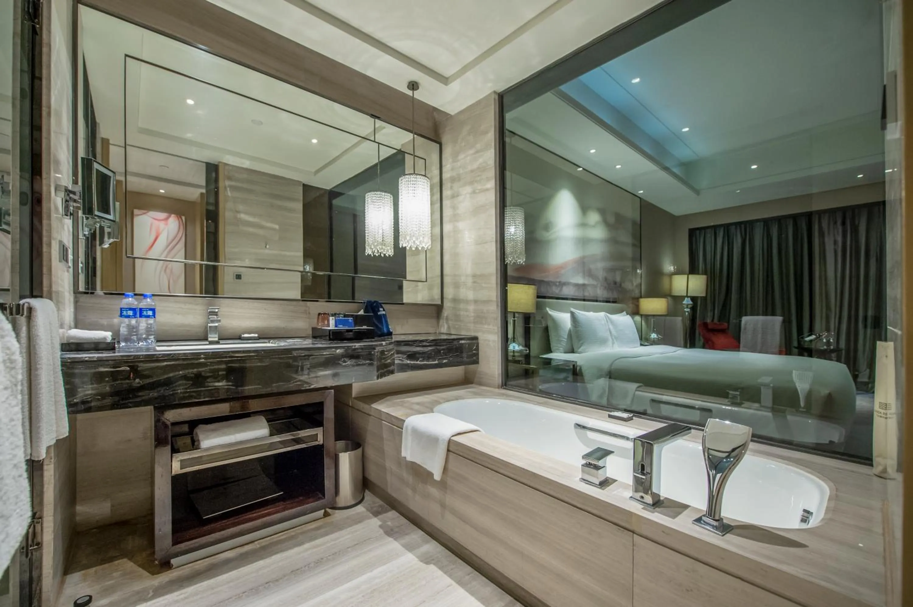 Bathroom, Bed in Wanda Realm Wuhan