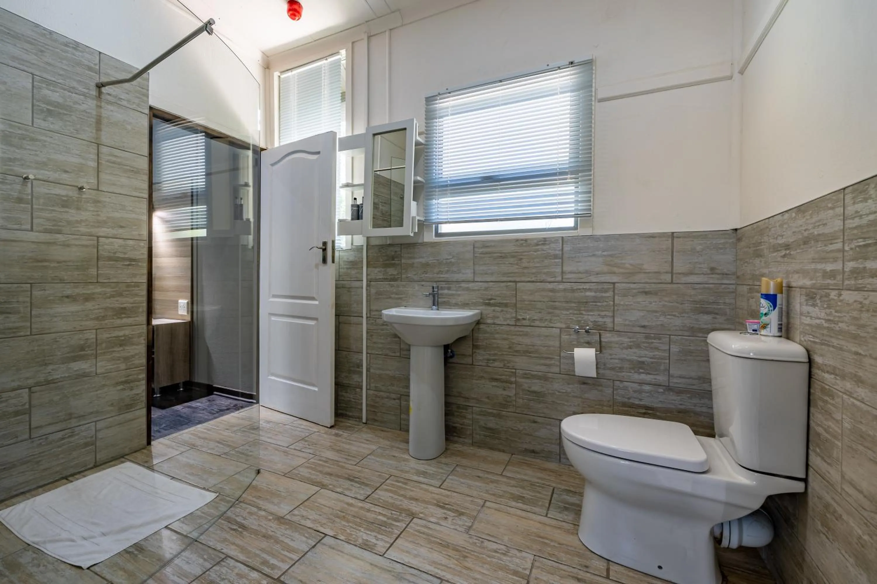 Shower in Tranquil Nest