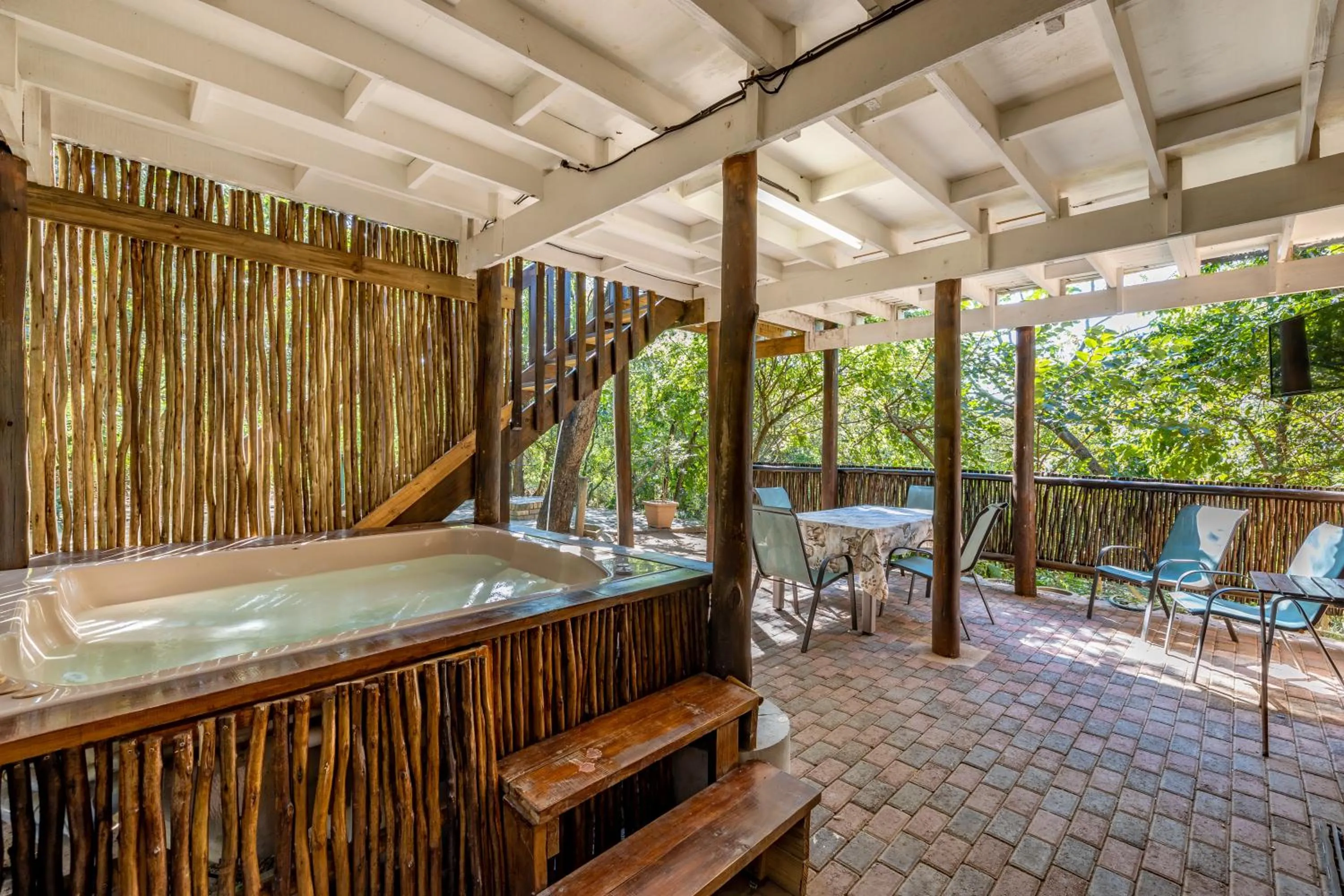 Hot Tub in Tranquil Nest