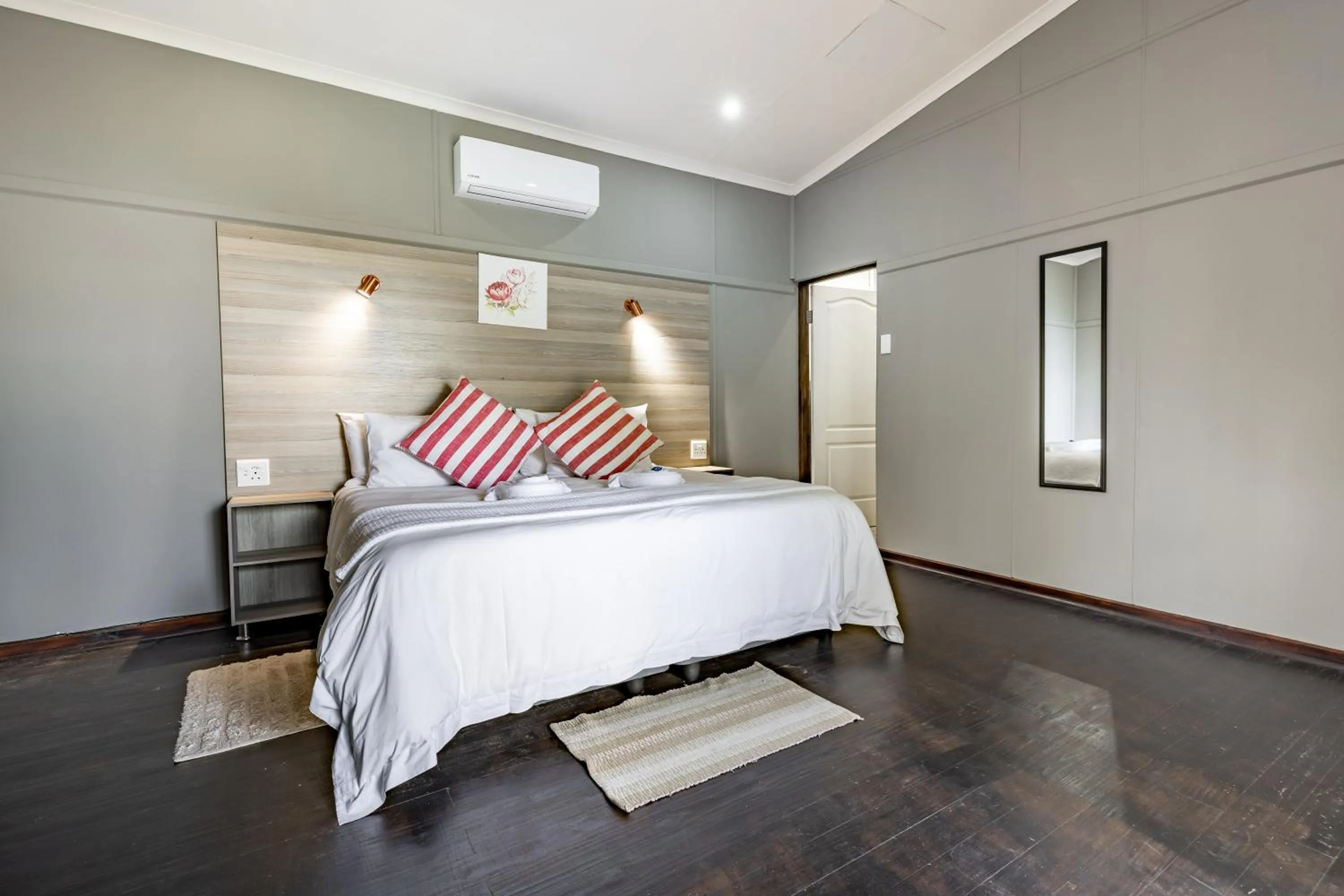 Photo of the whole room, Bed in Tranquil Nest
