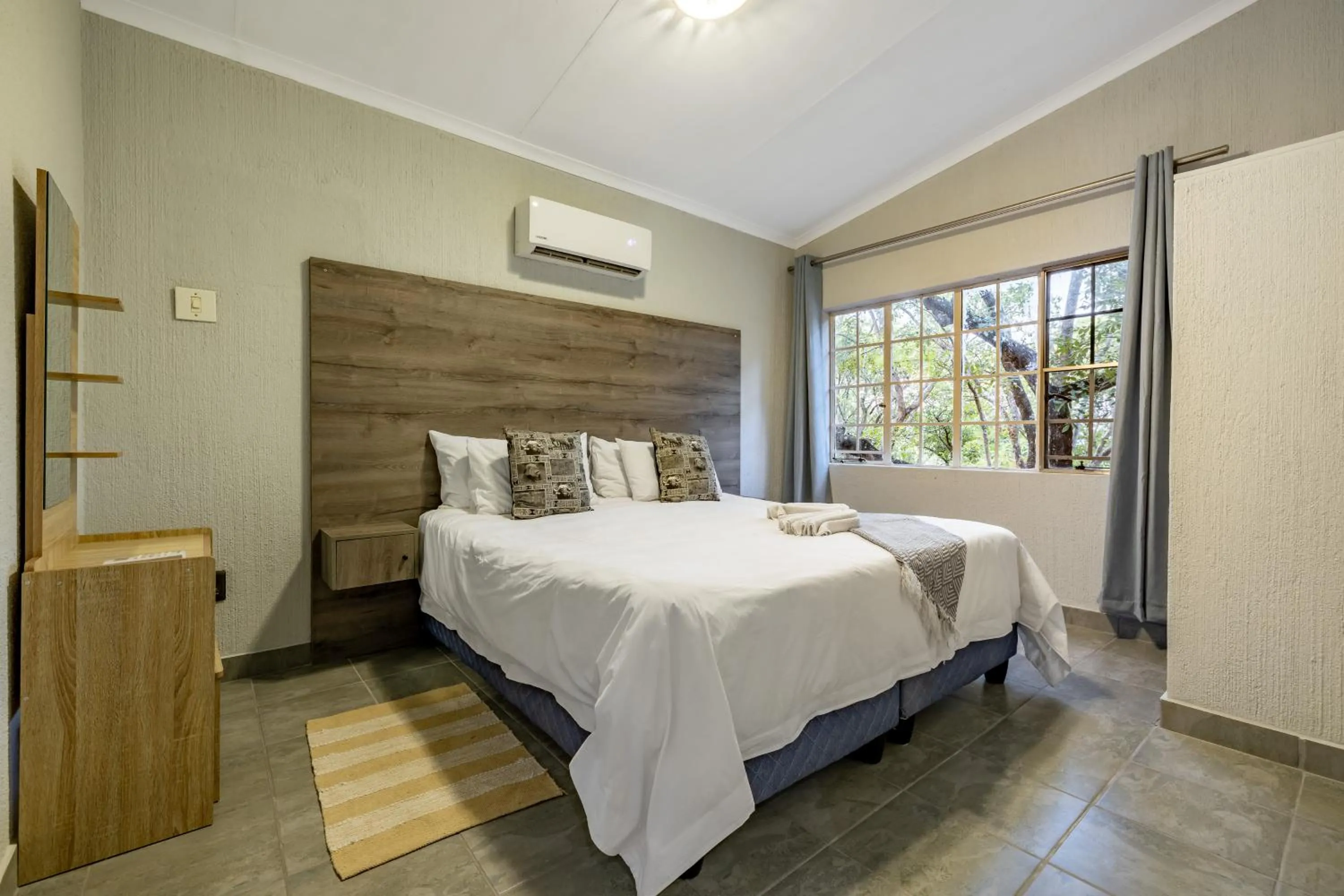 Photo of the whole room, Bed in Tranquil Nest