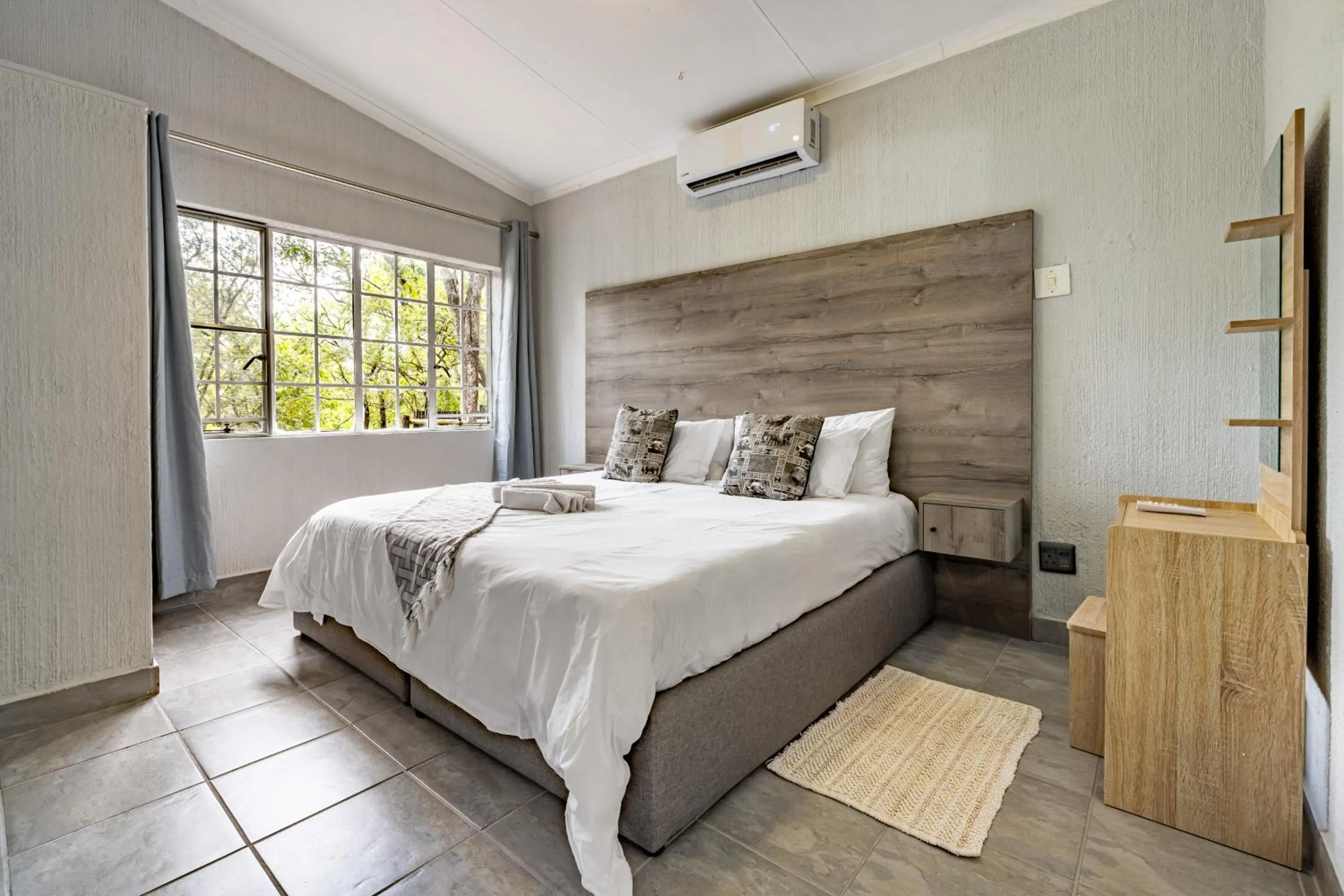 Photo of the whole room, Bed in Tranquil Nest