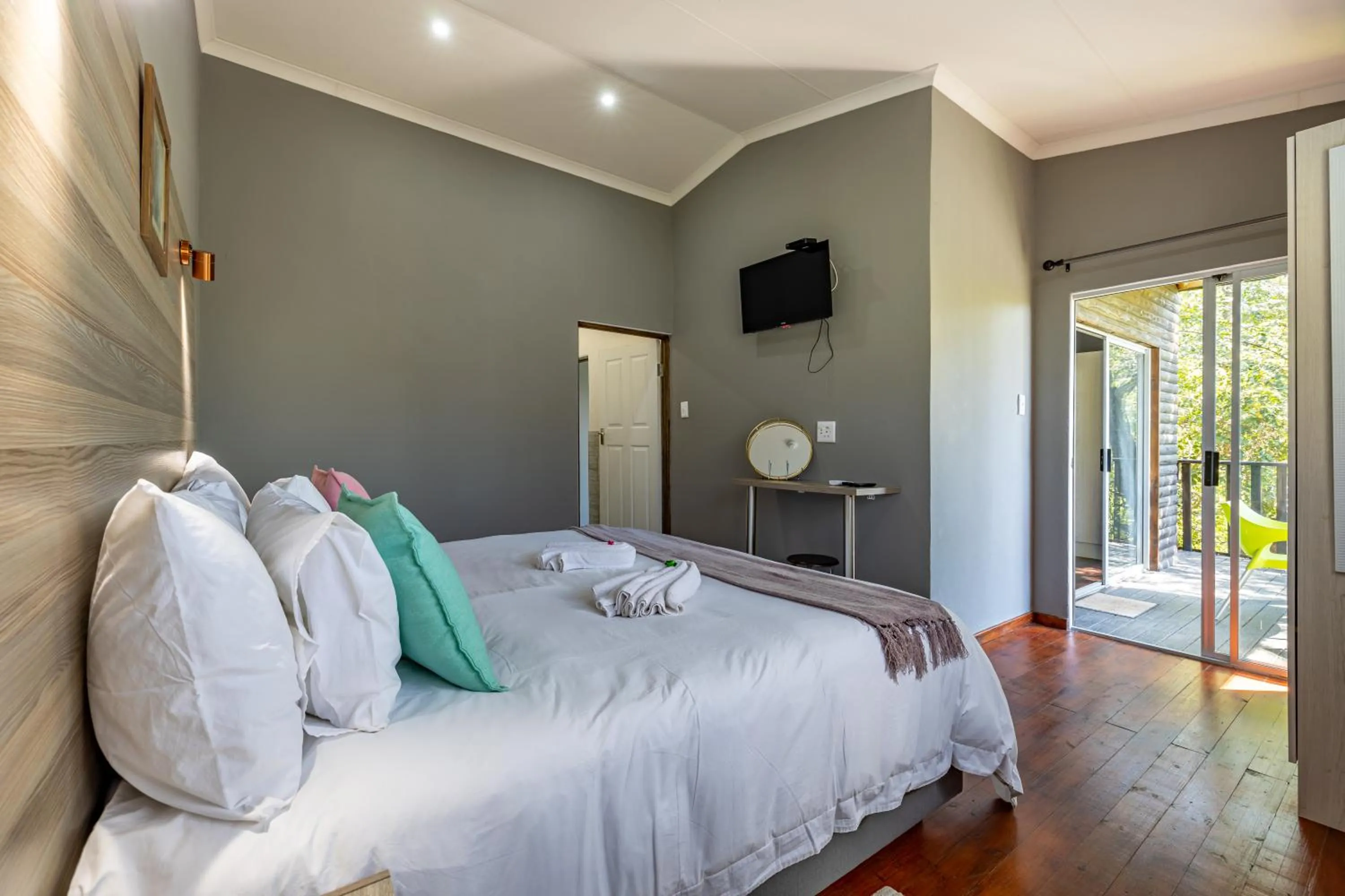 Photo of the whole room, Bed in Tranquil Nest