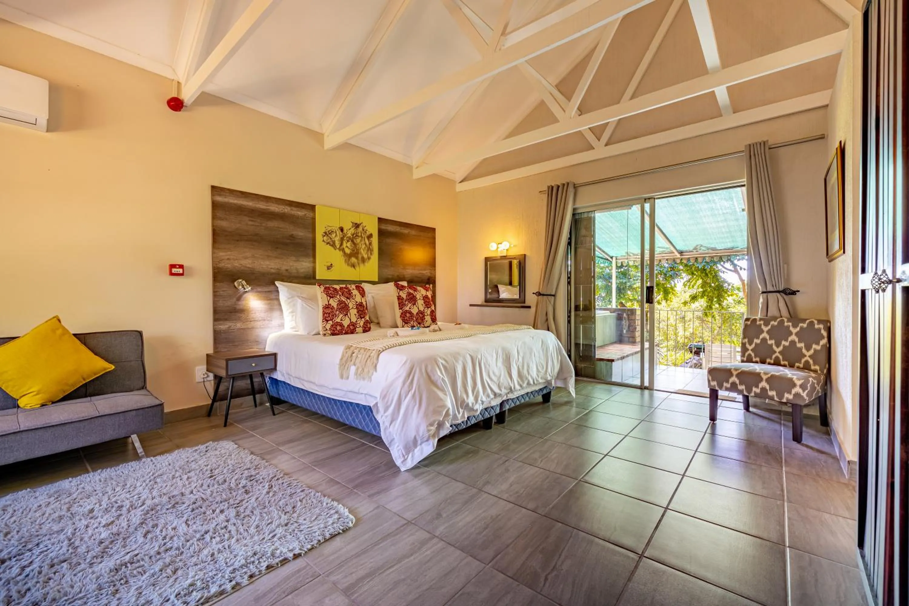 Photo of the whole room, Bed in Tranquil Nest