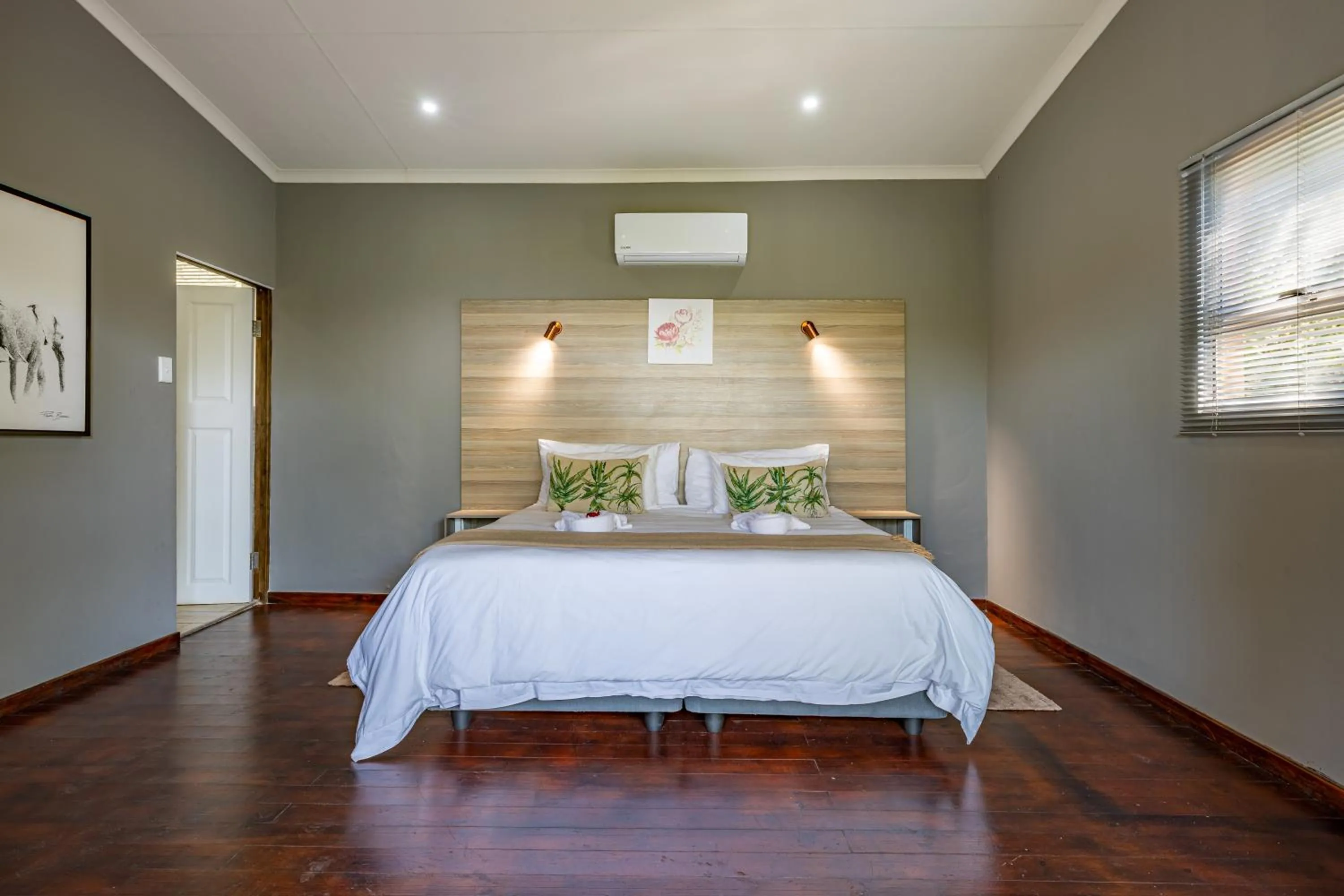 Photo of the whole room, Bed in Tranquil Nest
