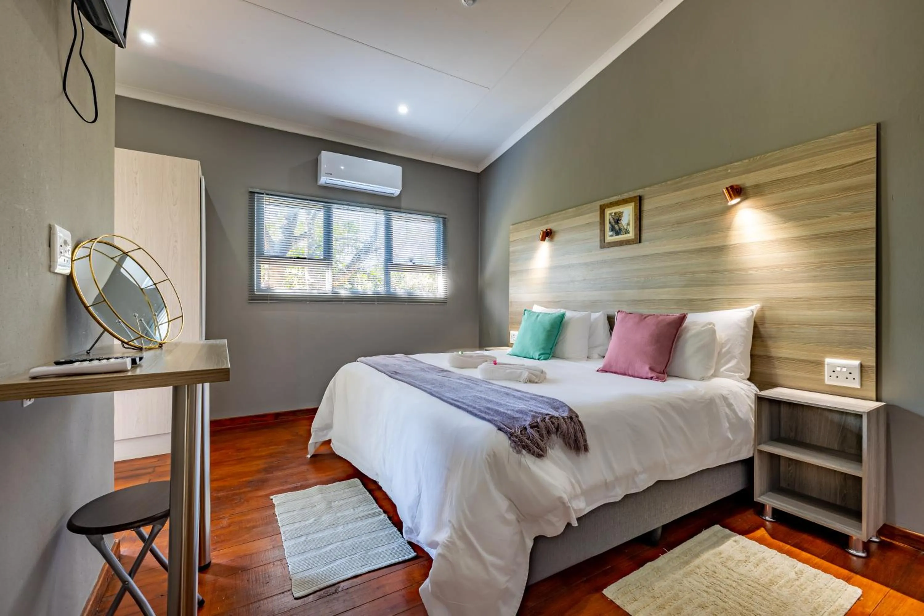 Photo of the whole room, Bed in Tranquil Nest