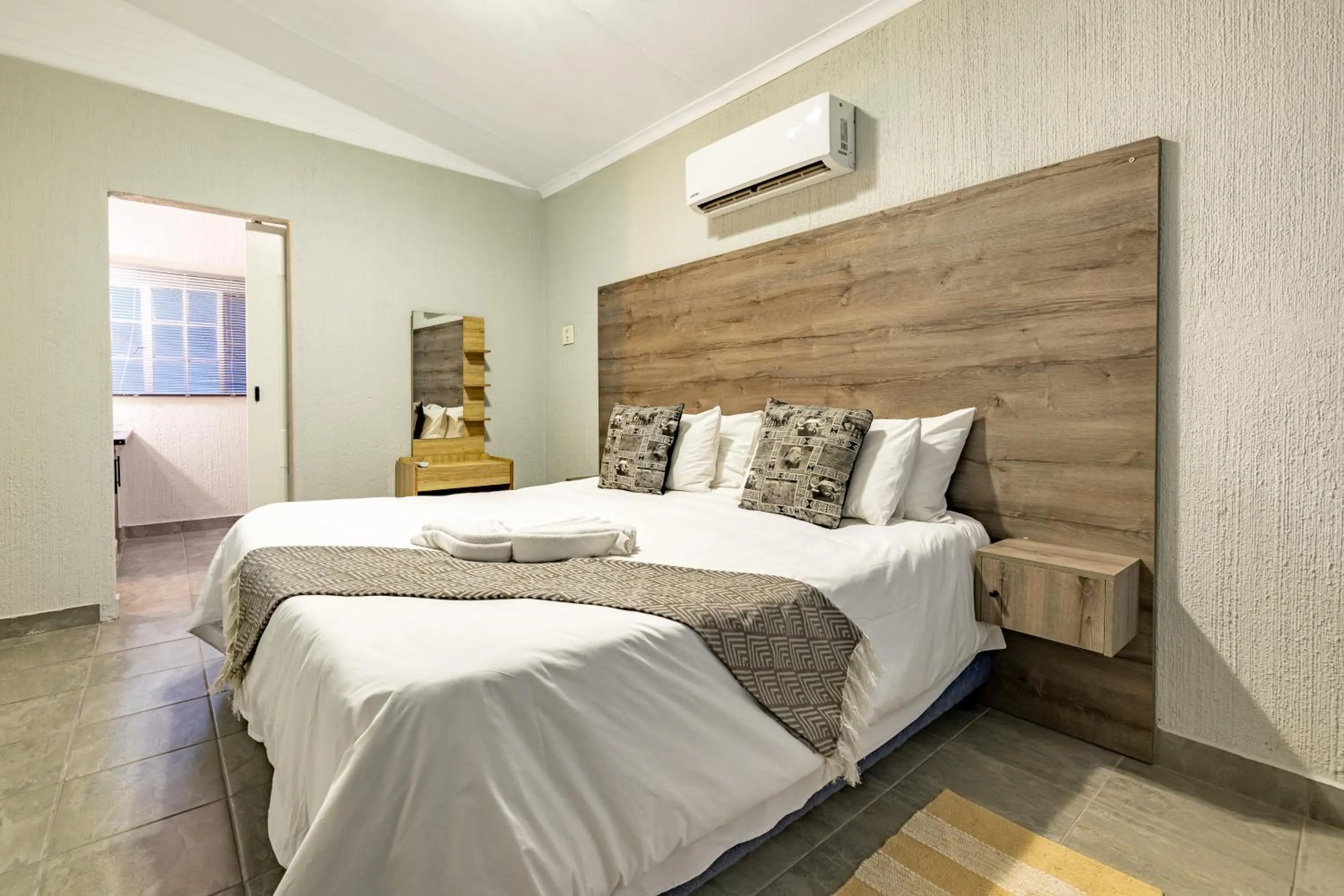 Photo of the whole room, Bed in Tranquil Nest