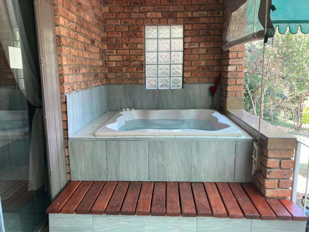Hot Tub in Tranquil Nest