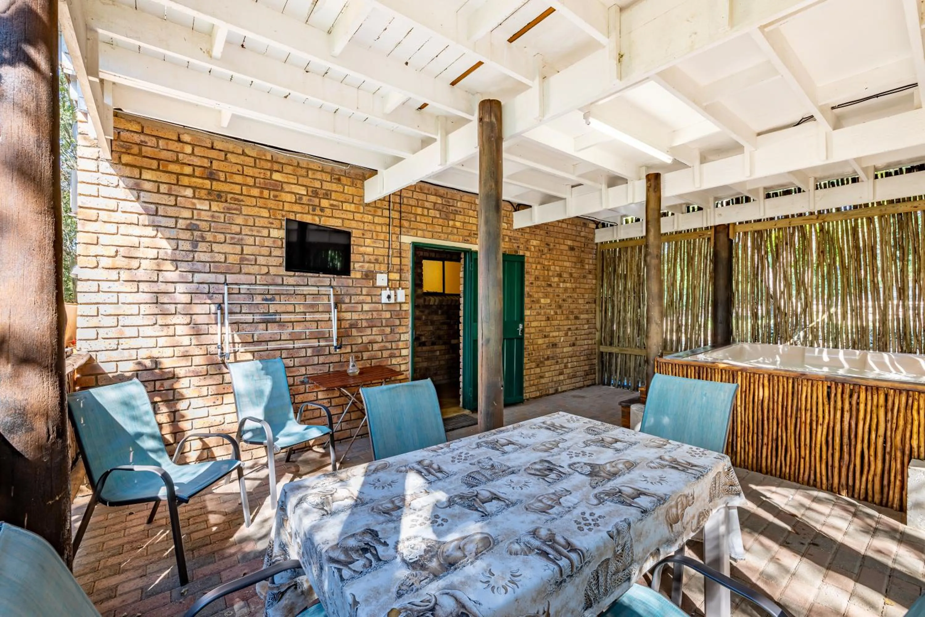 Seating area in Tranquil Nest