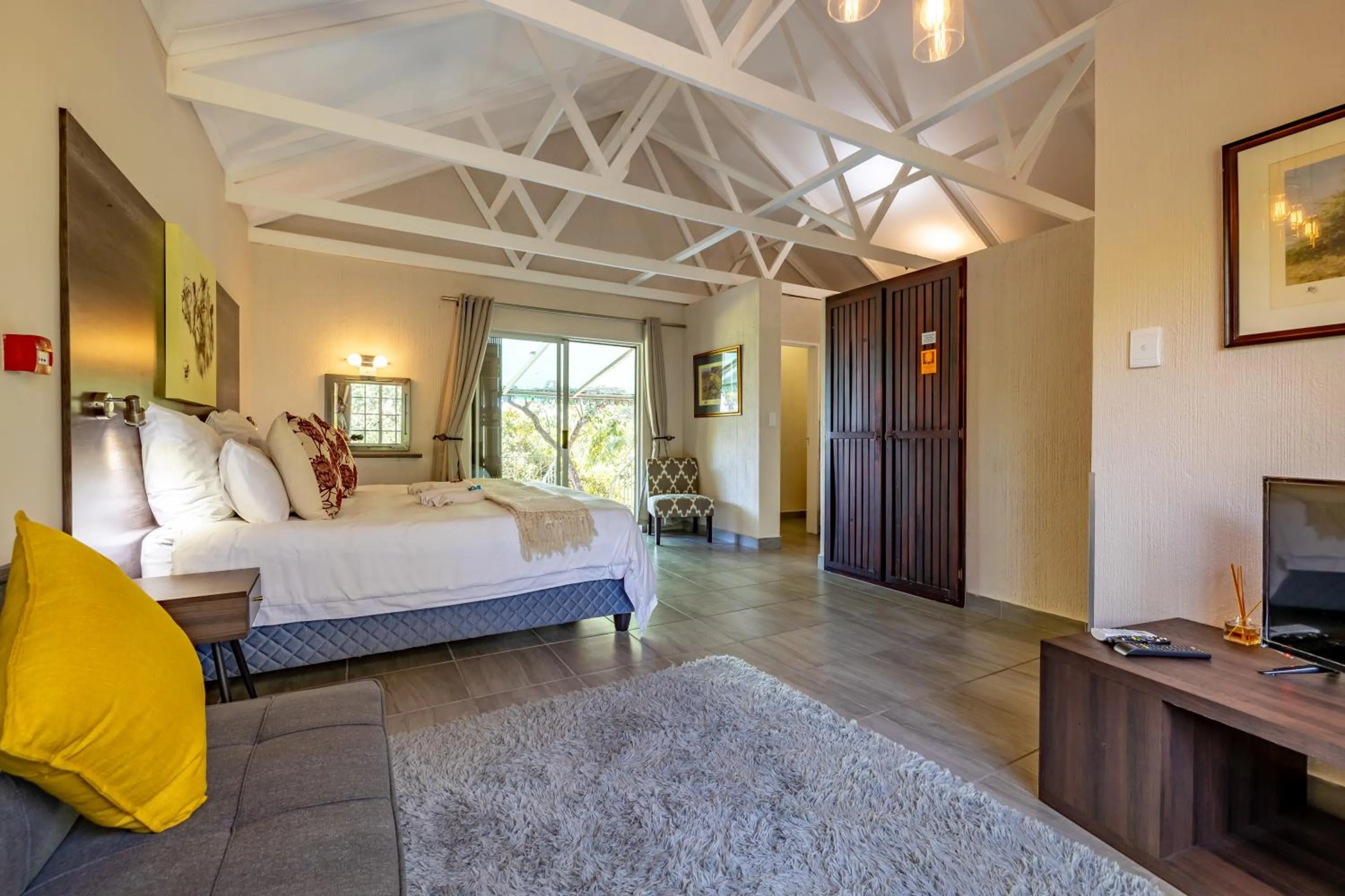 Photo of the whole room, Bed in Tranquil Nest
