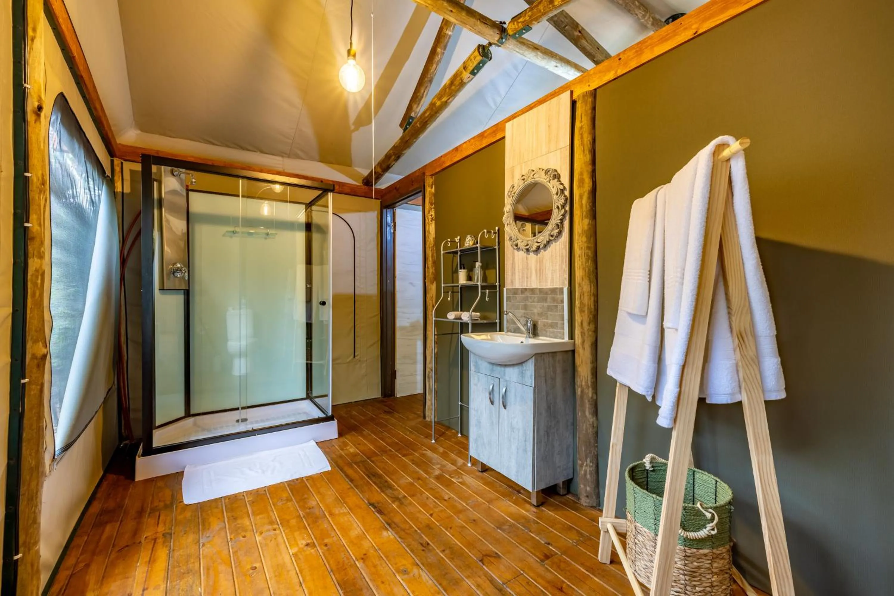 Shower in Tranquil Nest