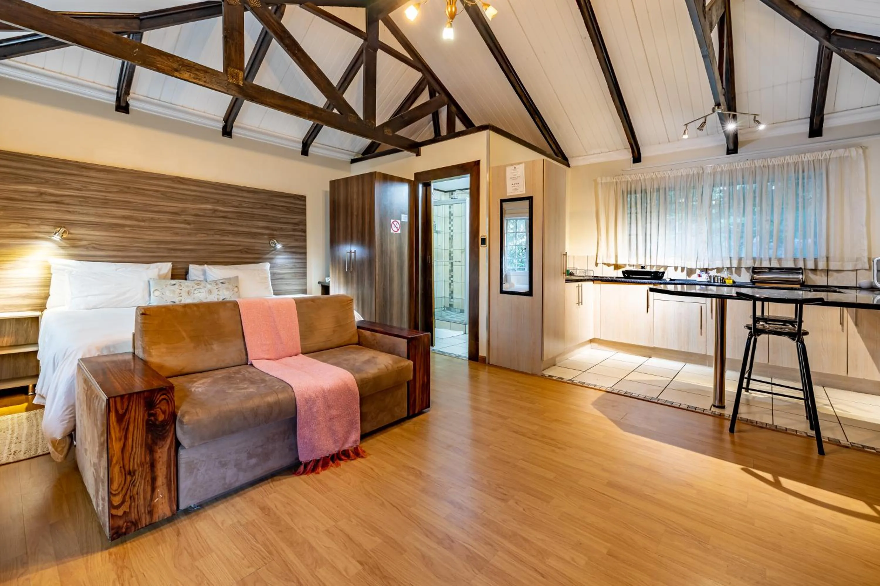 Kitchen or kitchenette, Bed in Tranquil Nest