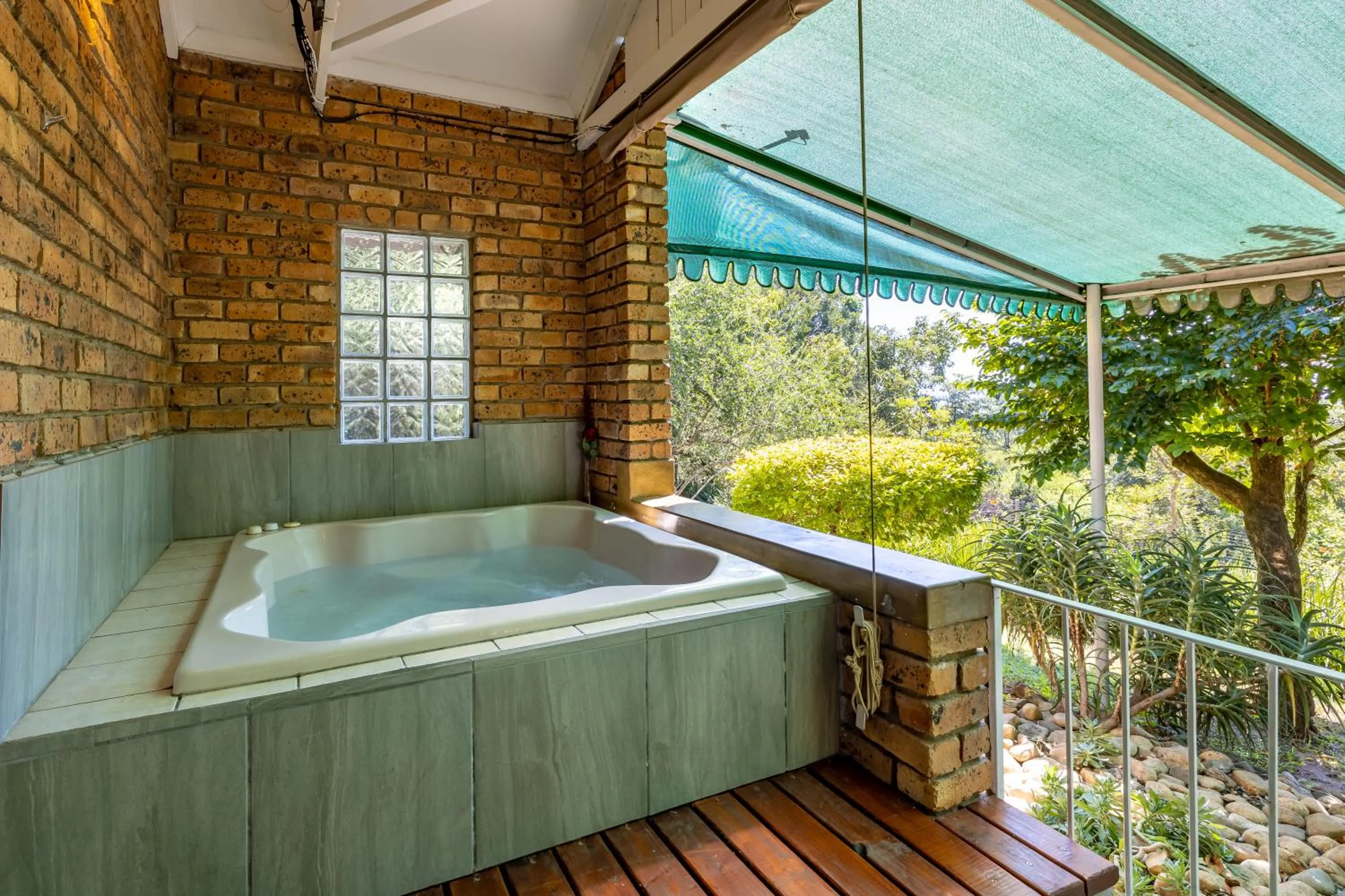 Hot Tub in Tranquil Nest