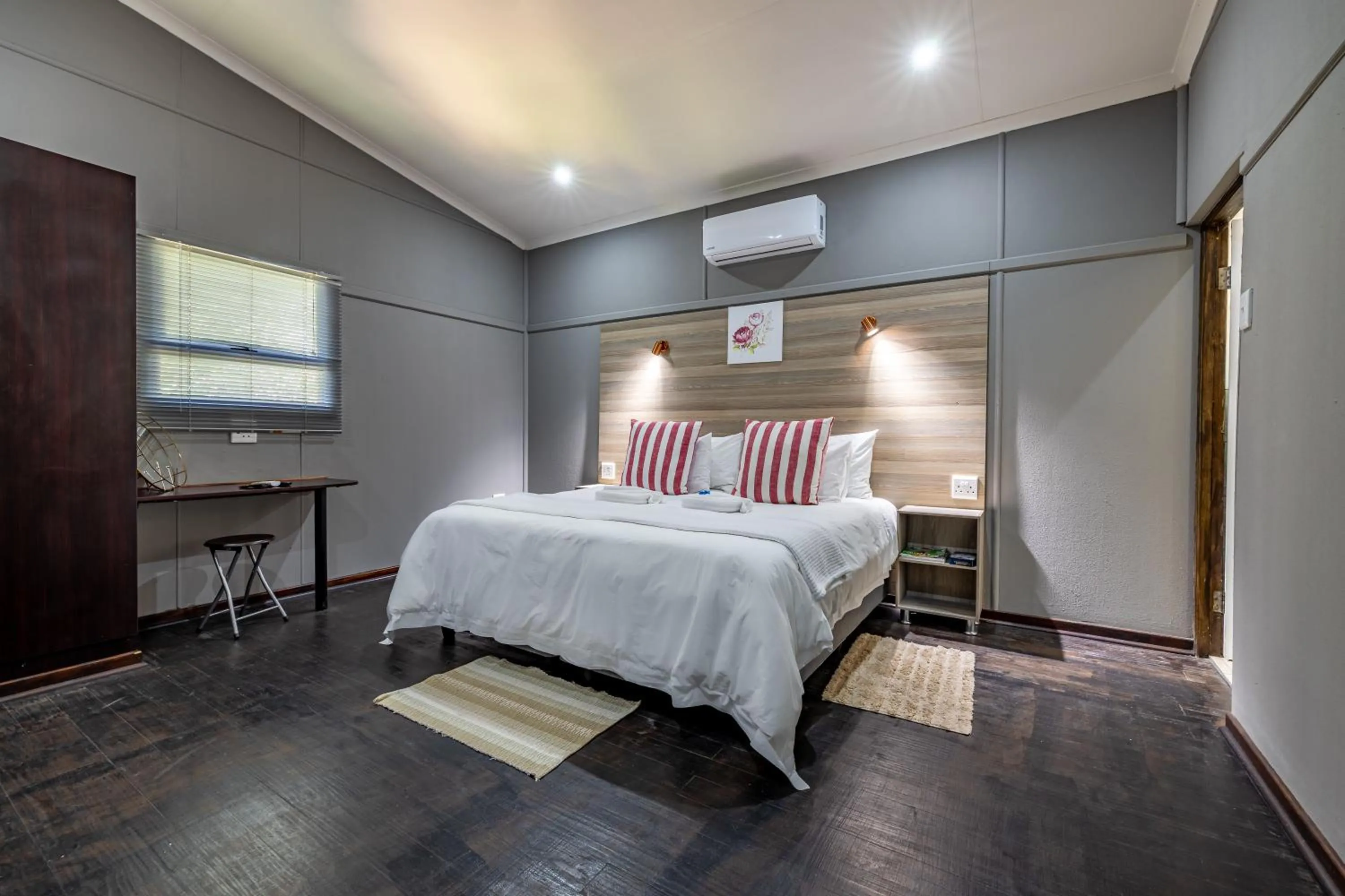Photo of the whole room, Bed in Tranquil Nest