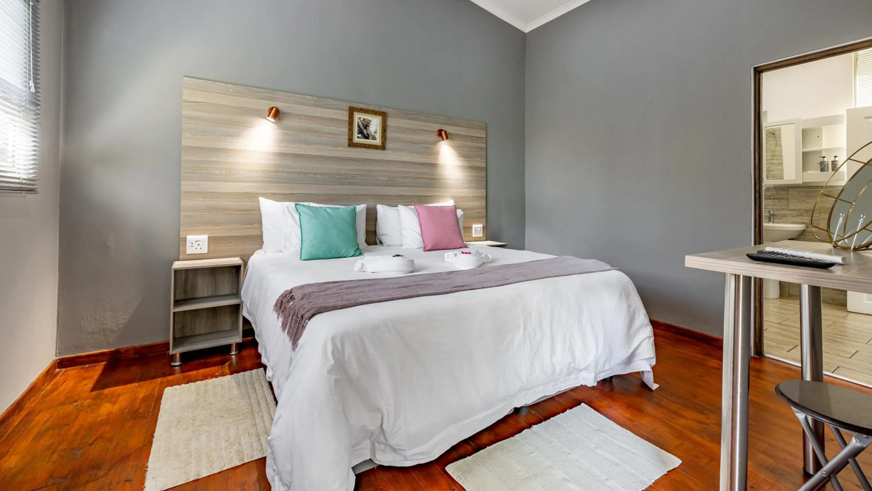 Photo of the whole room, Bed in Tranquil Nest