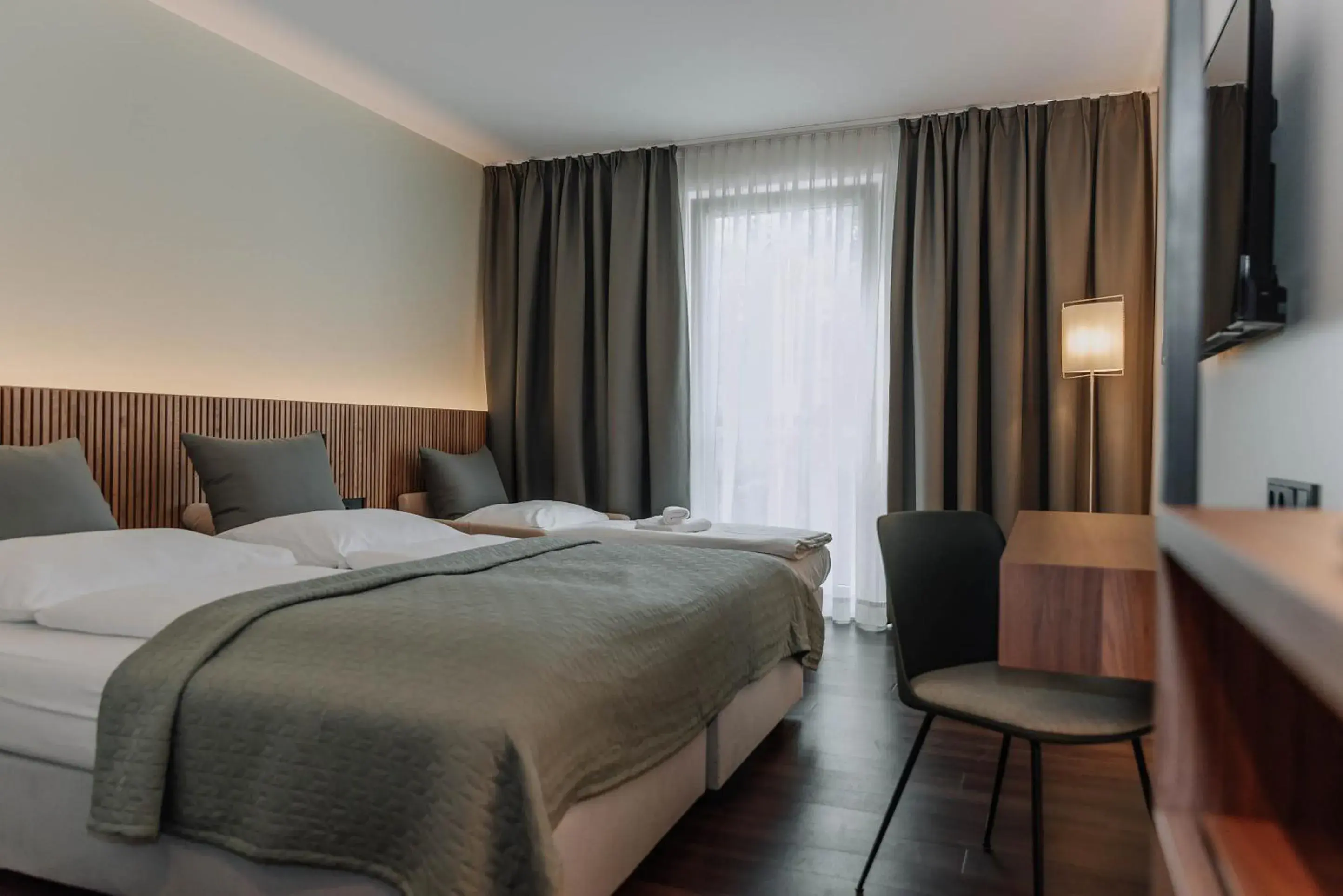 Photo of the whole room, Bed in HEINHOTEL Vienna Airport