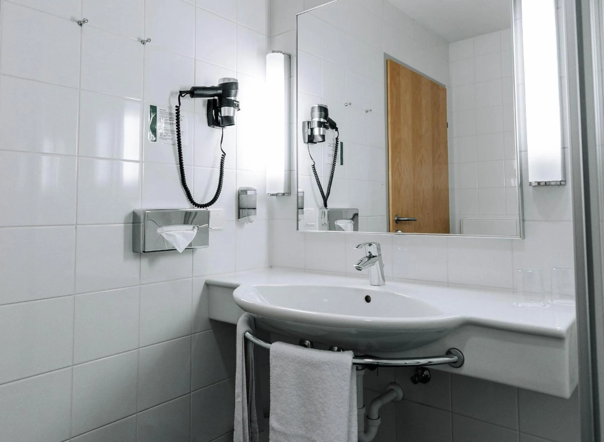 Bathroom in HEINhotel vienna airport