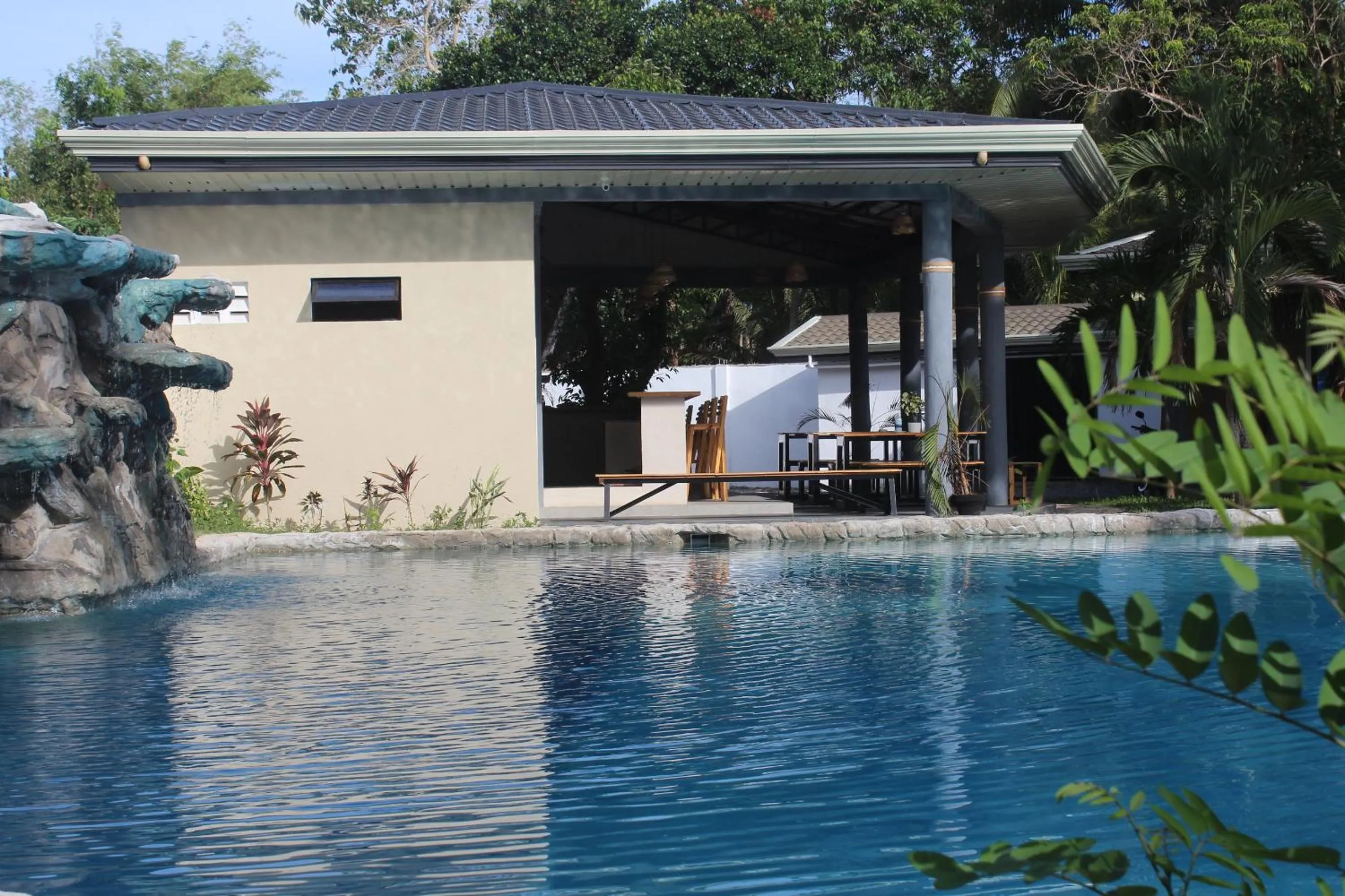 Restaurant/places to eat in Hidden Lagoon Resort