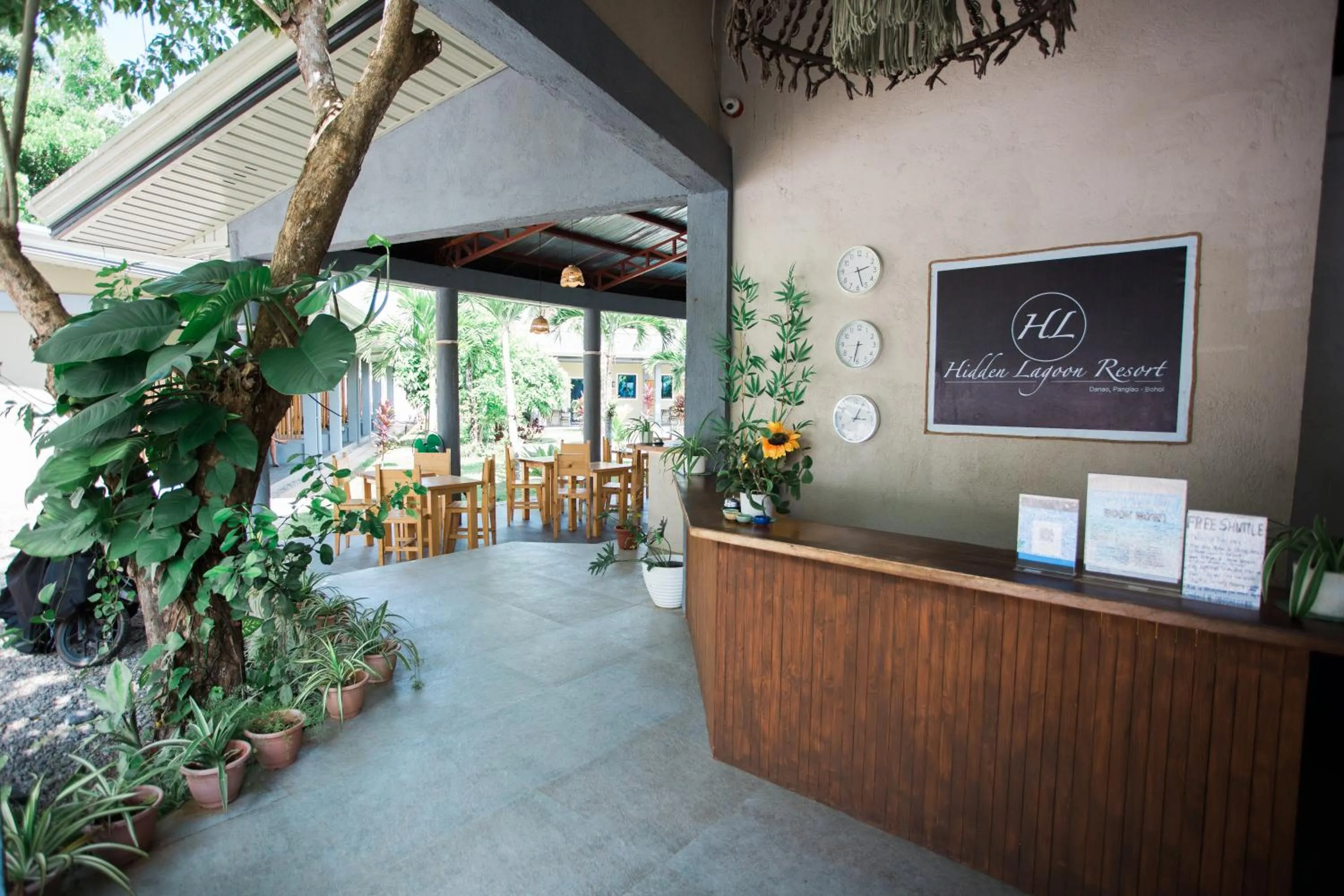 Restaurant/places to eat in Hidden Lagoon Resort