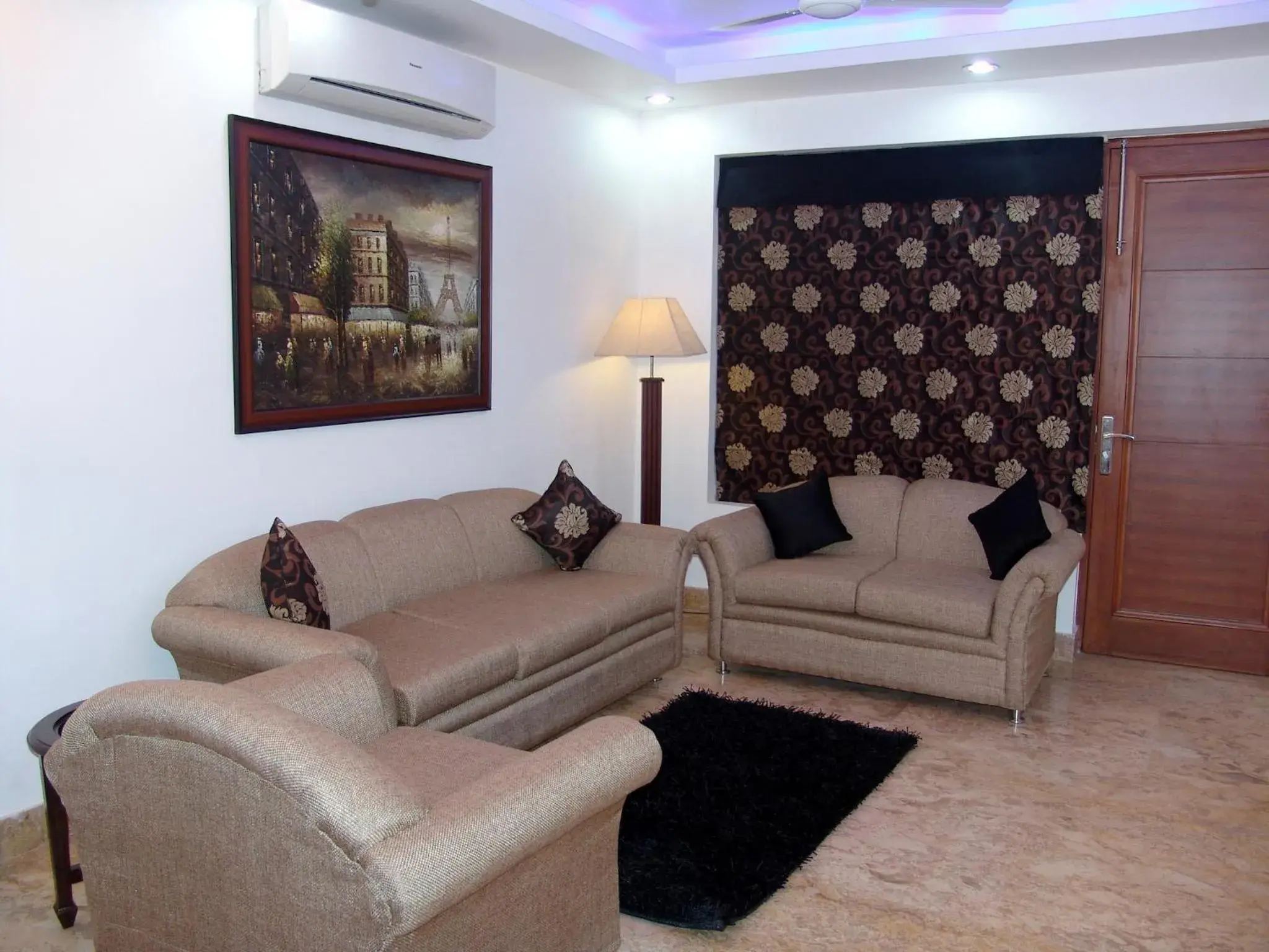 Living room in Skylink Suites Bed & Breakfast Living room in Skylink Suites Bed & Breakfast