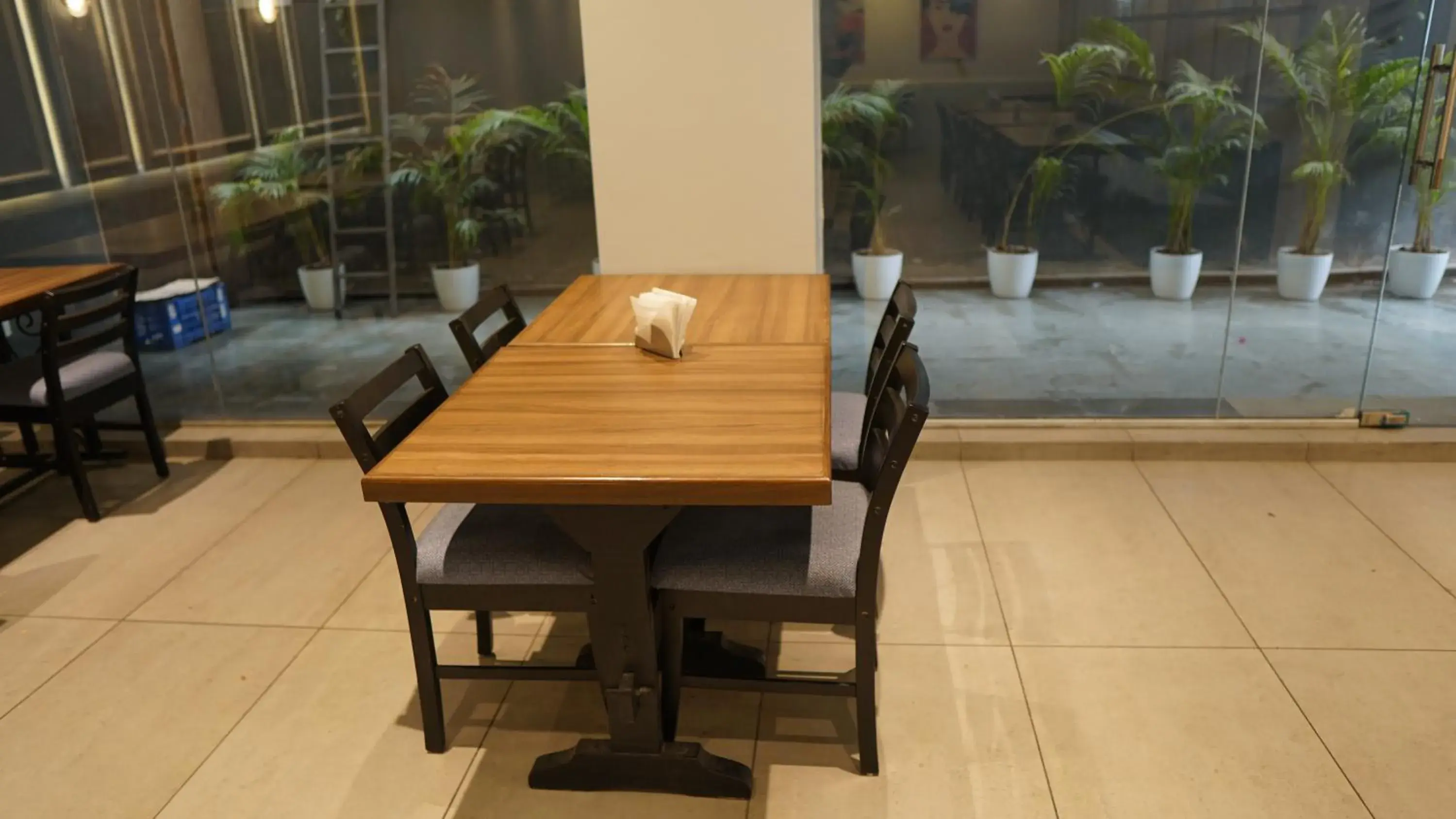 Restaurant/places to eat in Hotel The Onyx Restaurant/places to eat in Hotel The Onyx