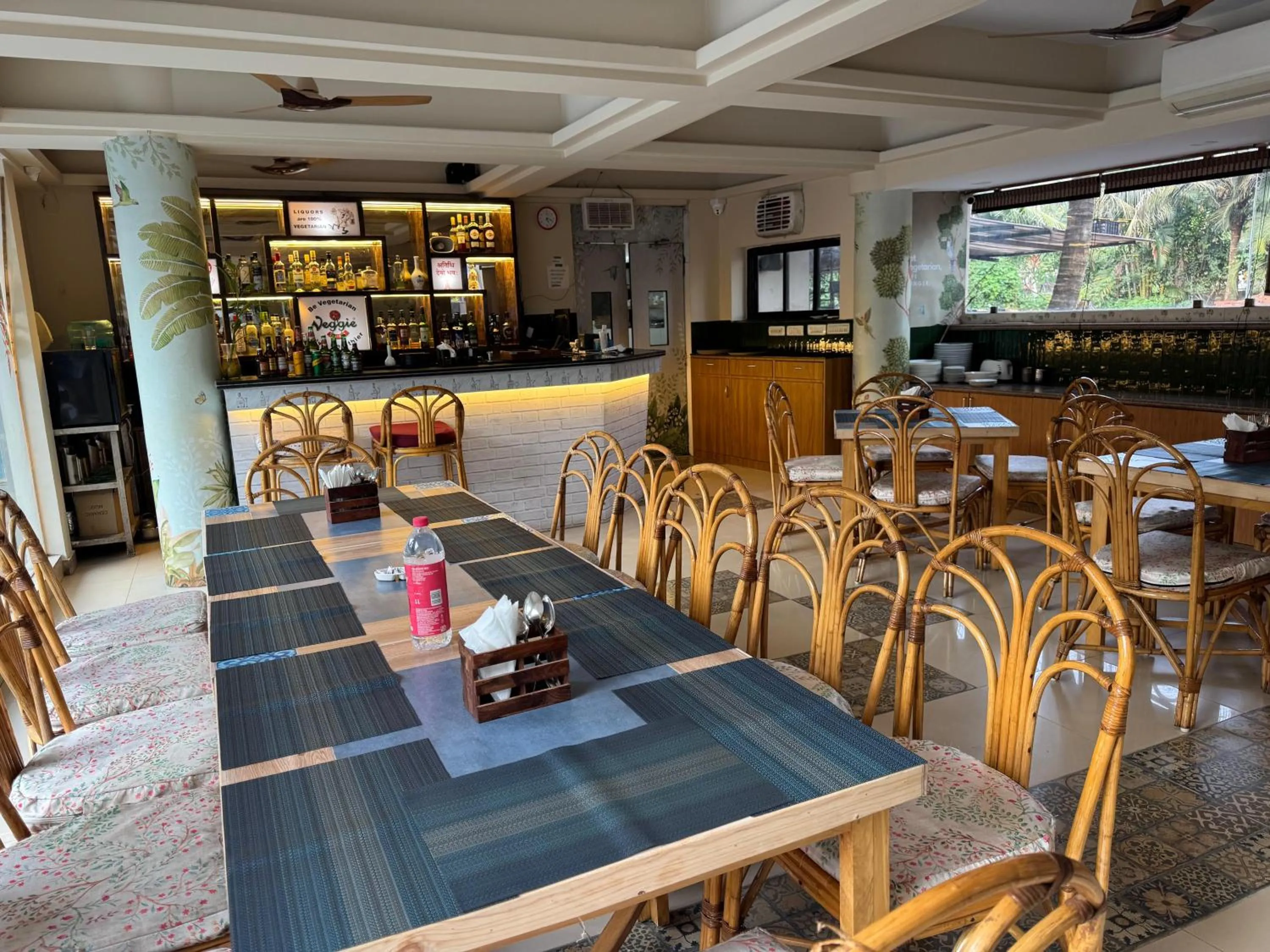 Restaurant/places to eat in White Sands Resort & Spa