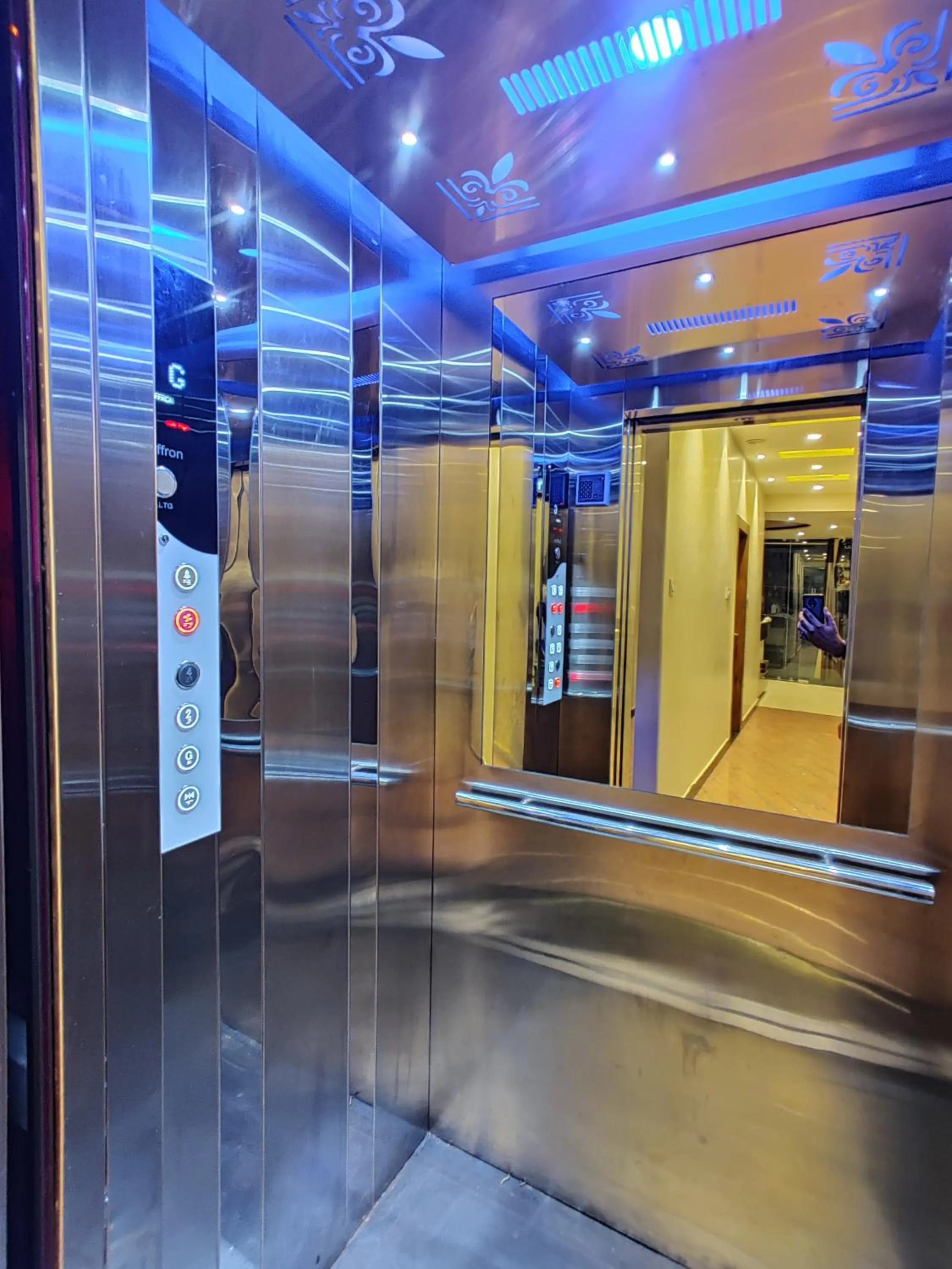 elevator in Hotel City Palace