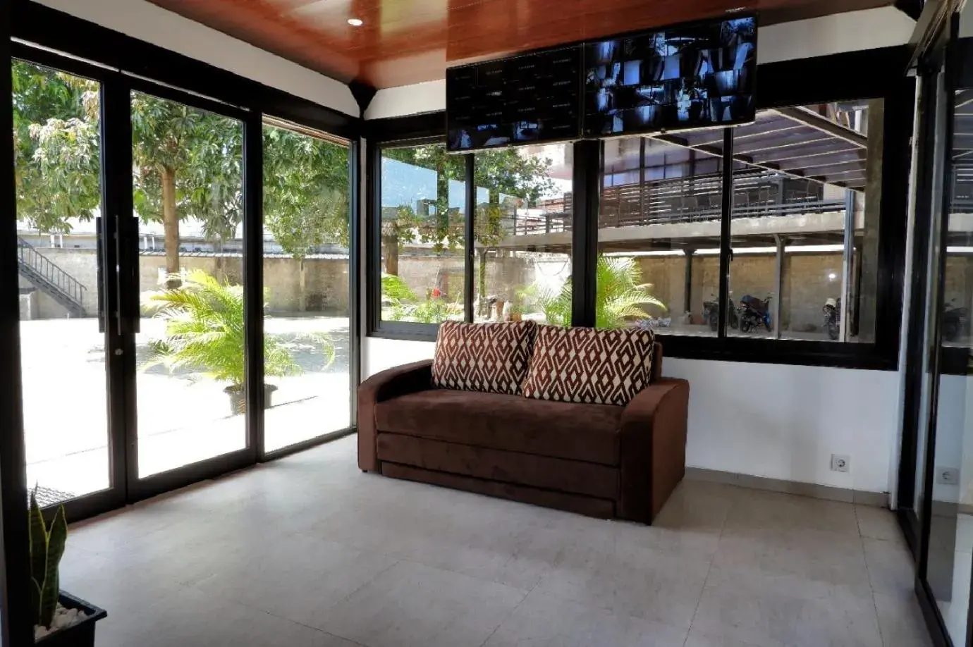 Lobby or reception in Guest House 555 NKI Lobby or reception in Guest House 555 NKI