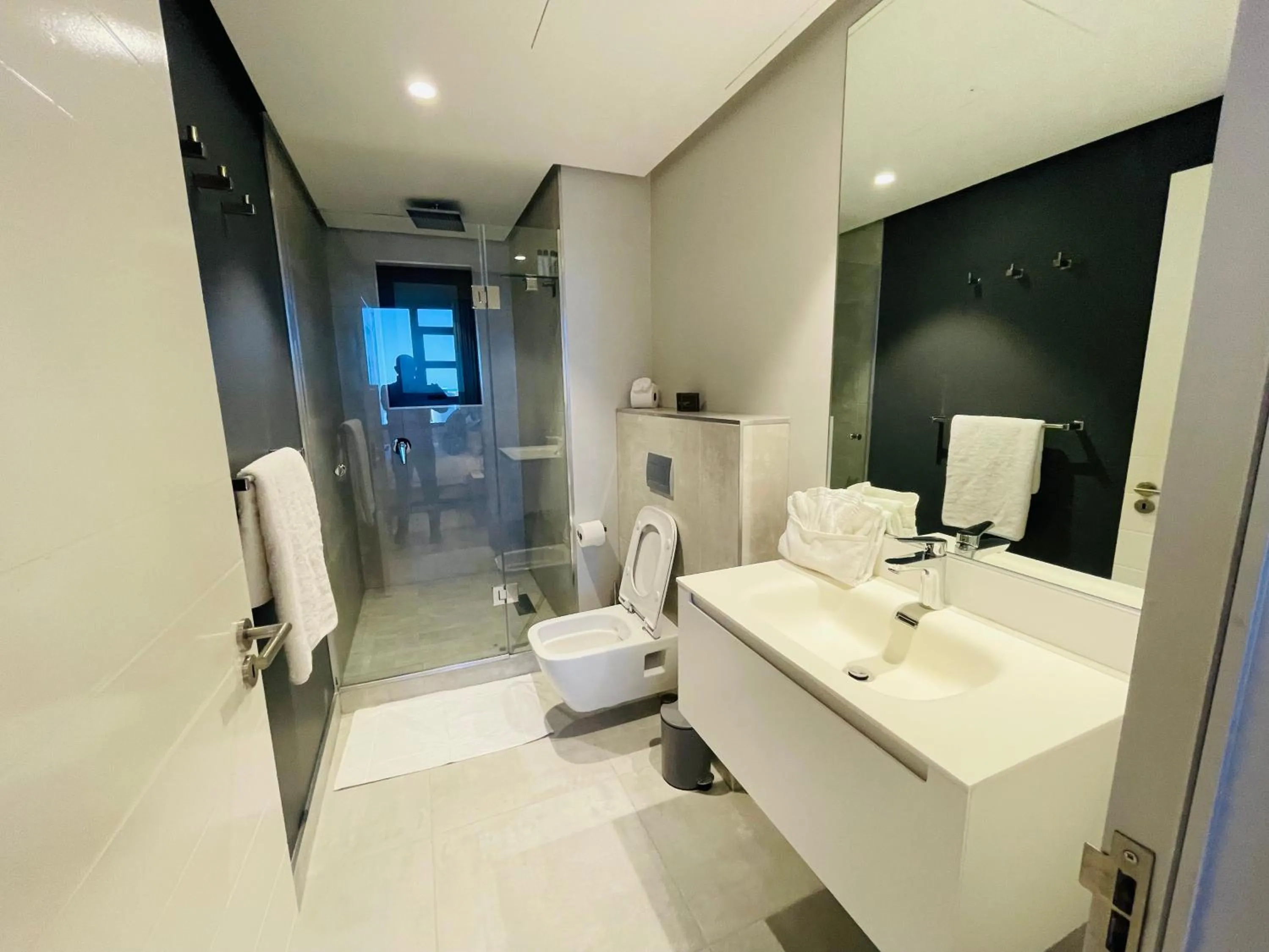 Bathroom in Urban Elephant 16 On Bree