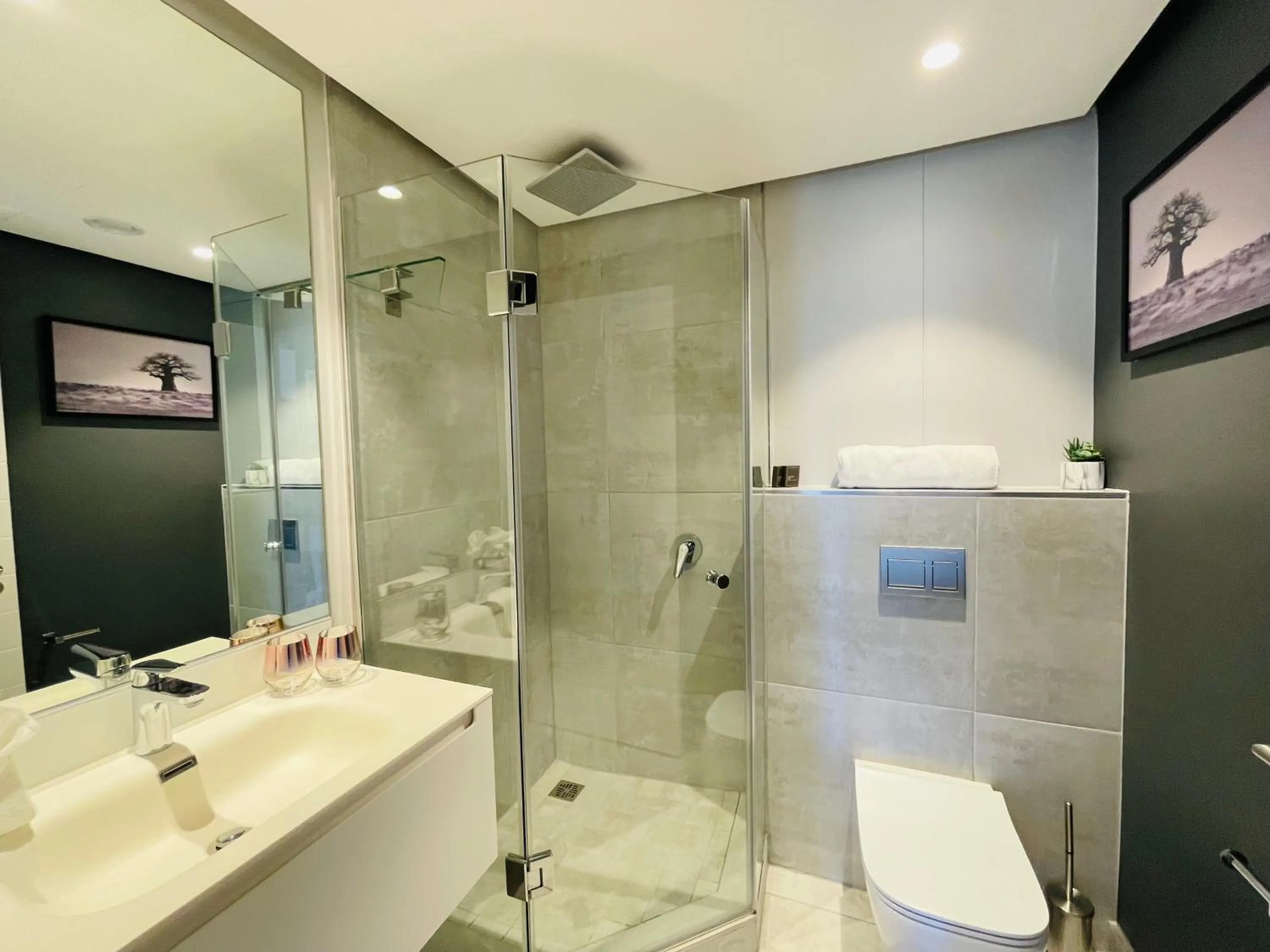 Bathroom in Urban Elephant 16 On Bree