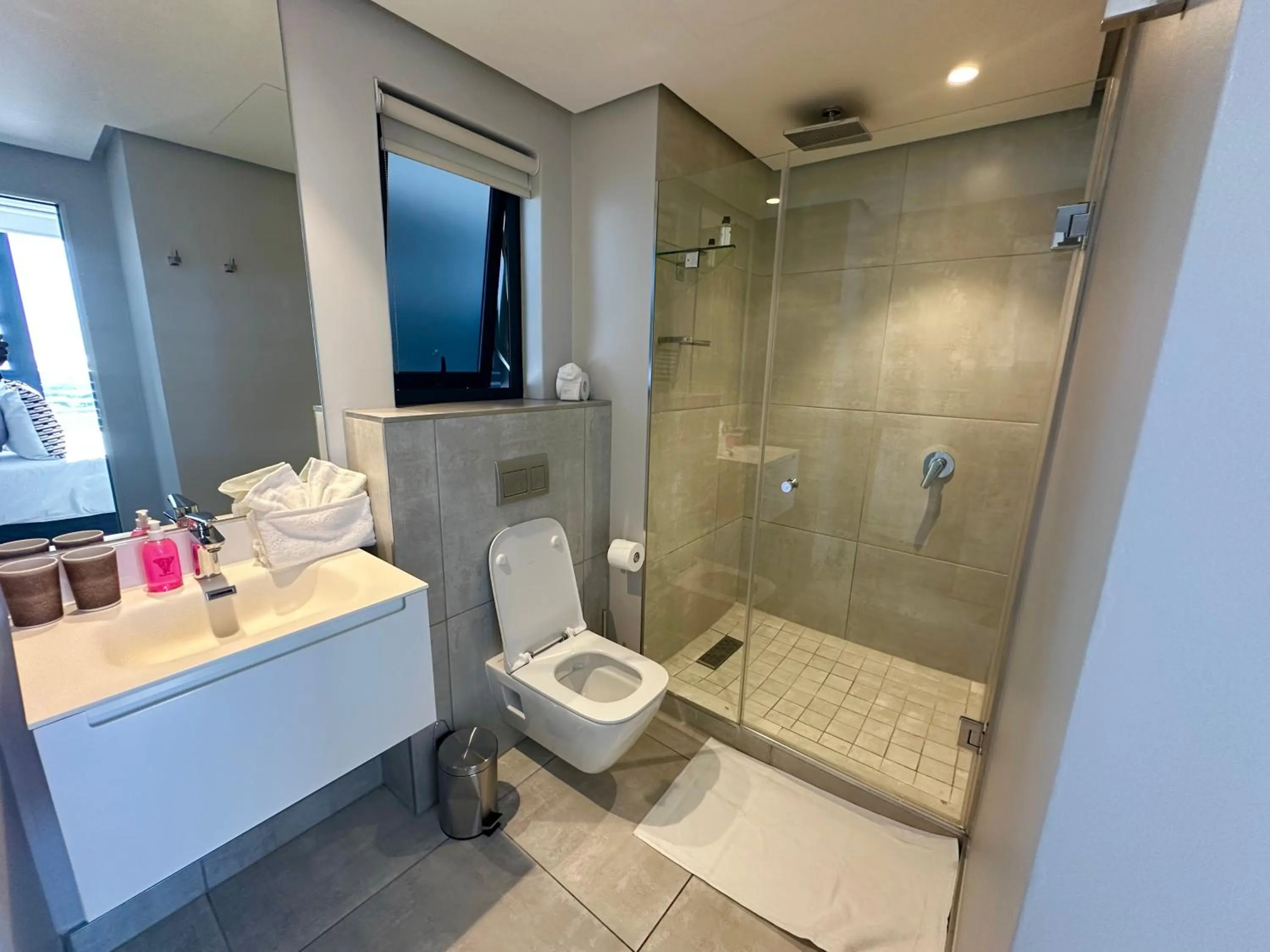 Bathroom in Urban Elephant 16 On Bree