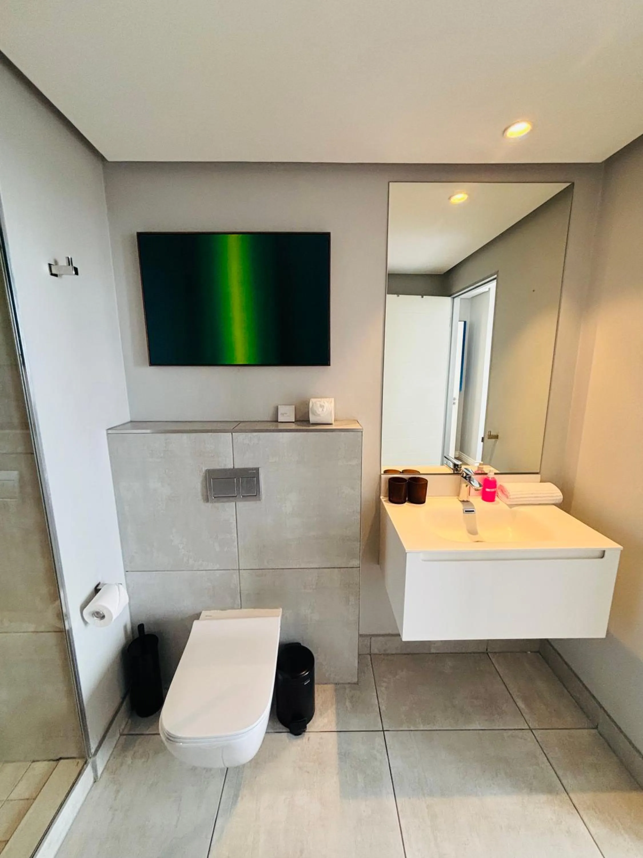 Bathroom in Urban Elephant 16 On Bree