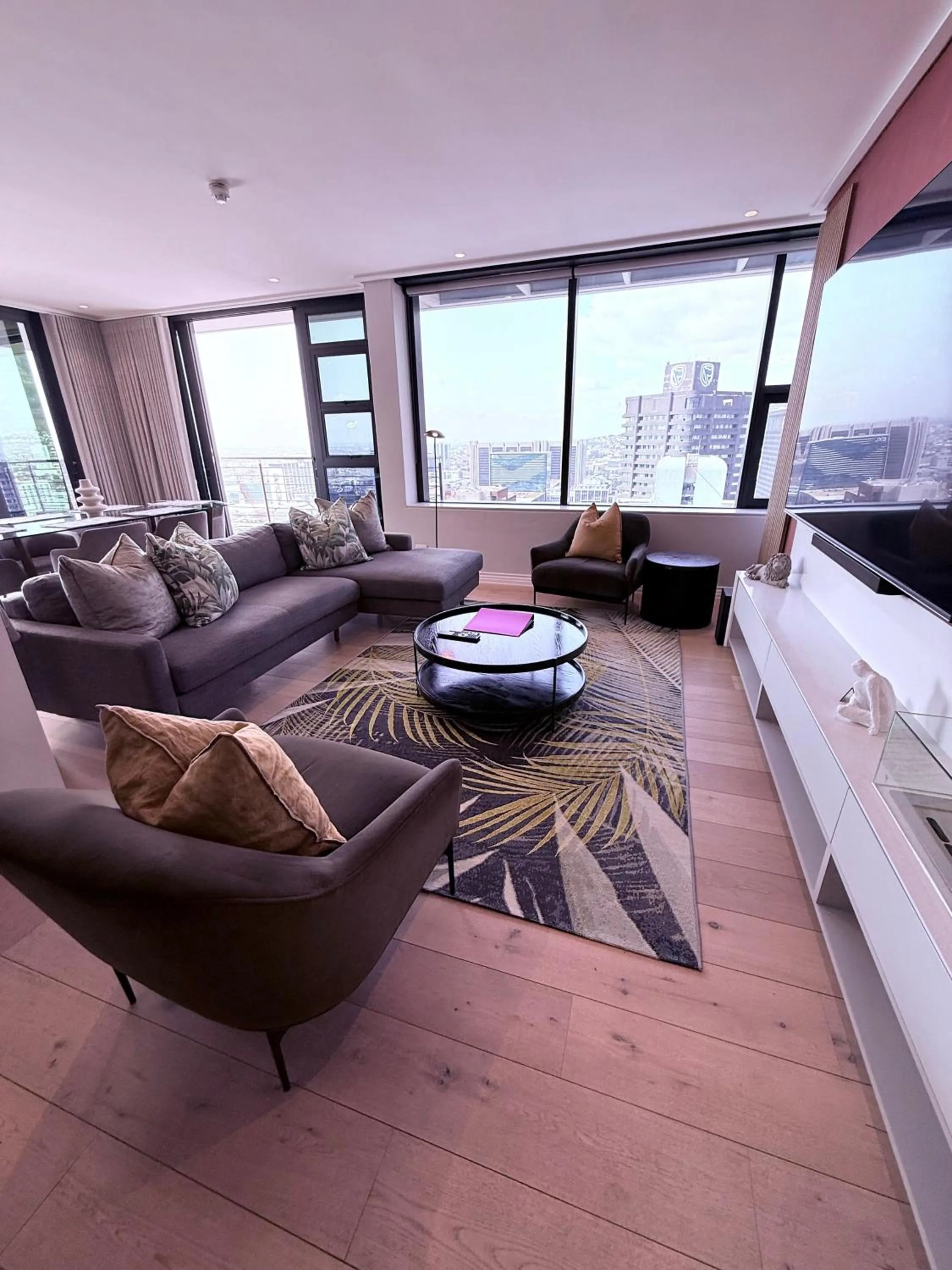 Urban Elephant 16 On Bree