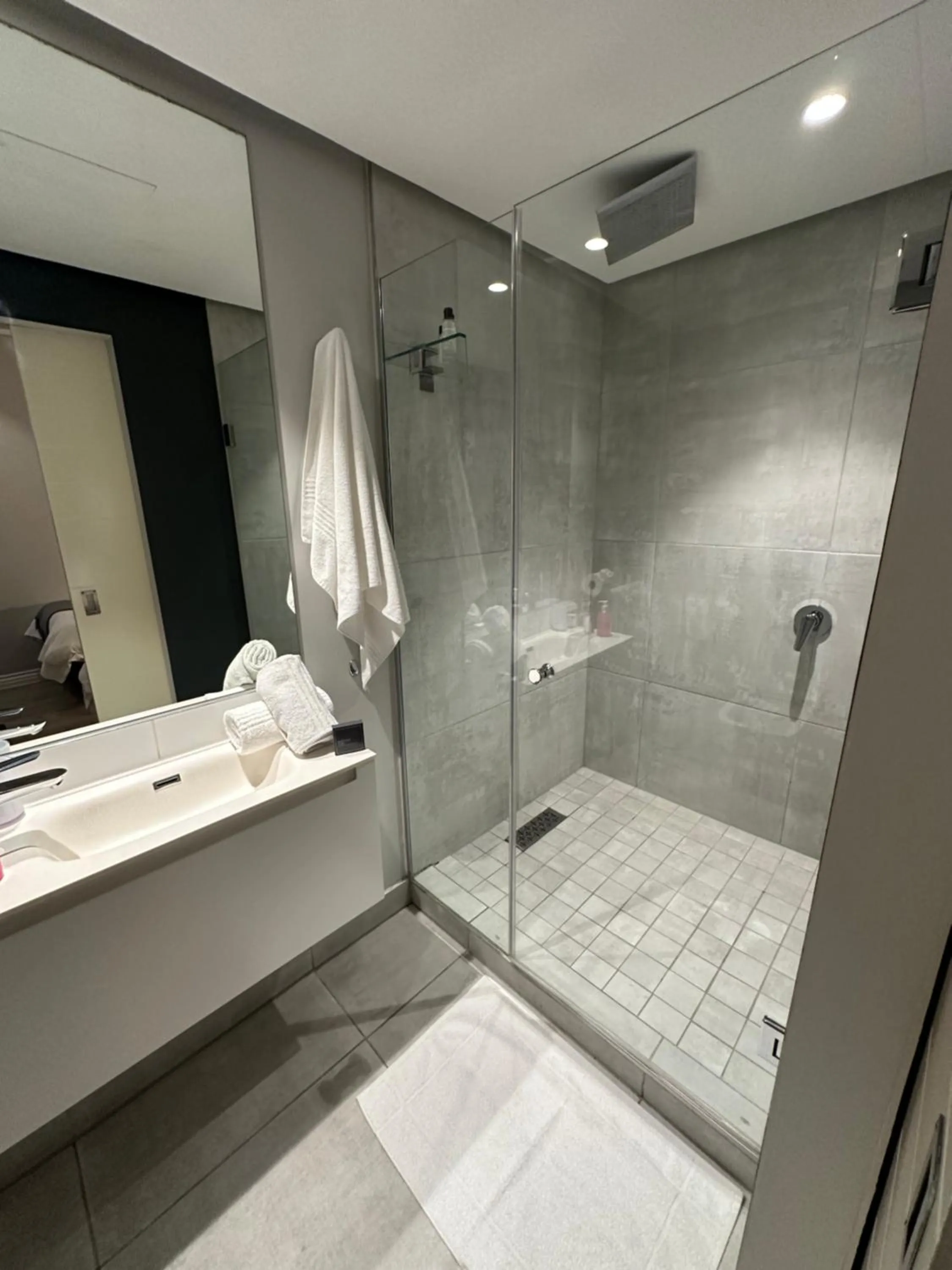 Bathroom in Urban Elephant 16 On Bree