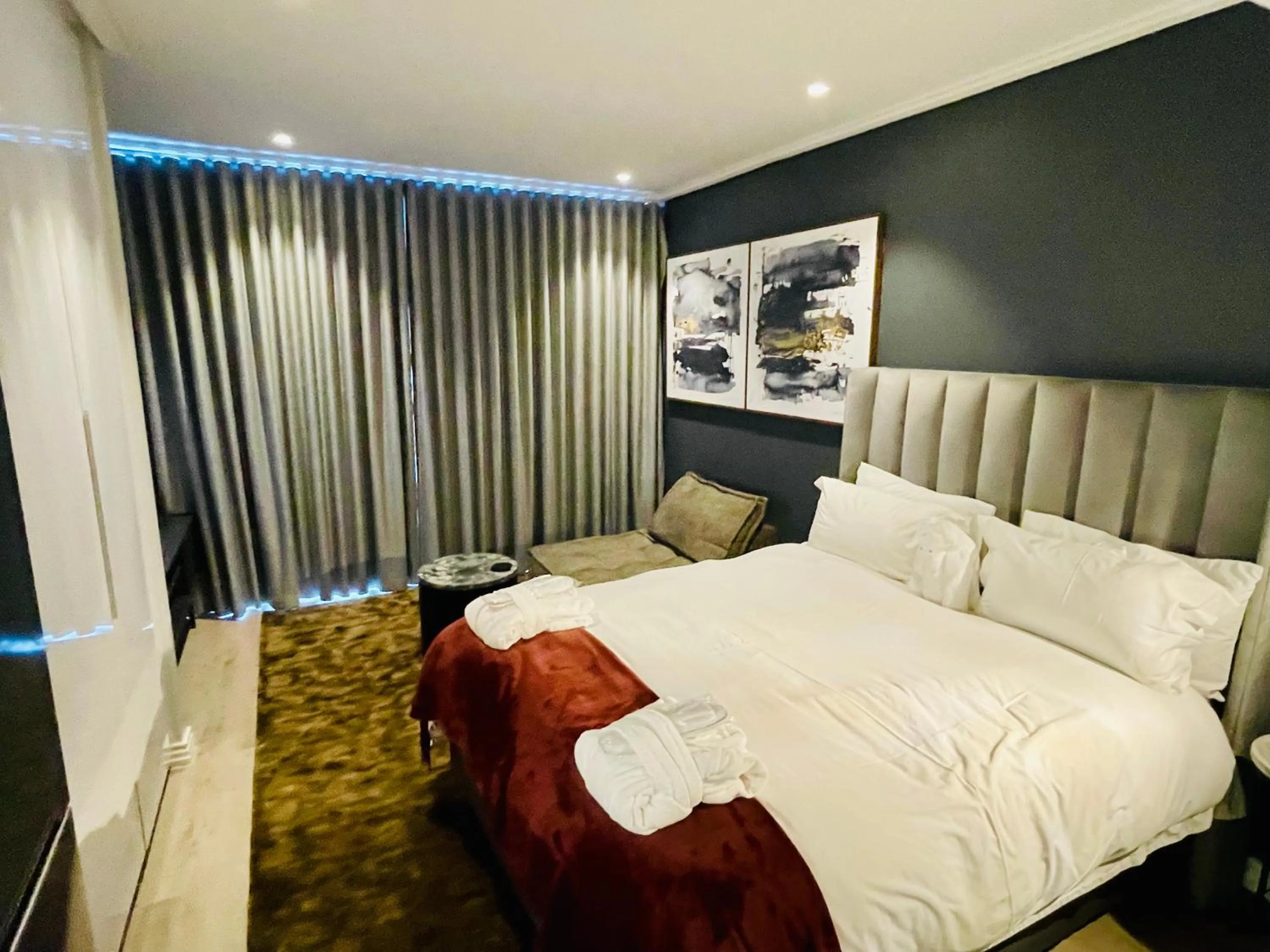 Bed in Urban Elephant 16 On Bree